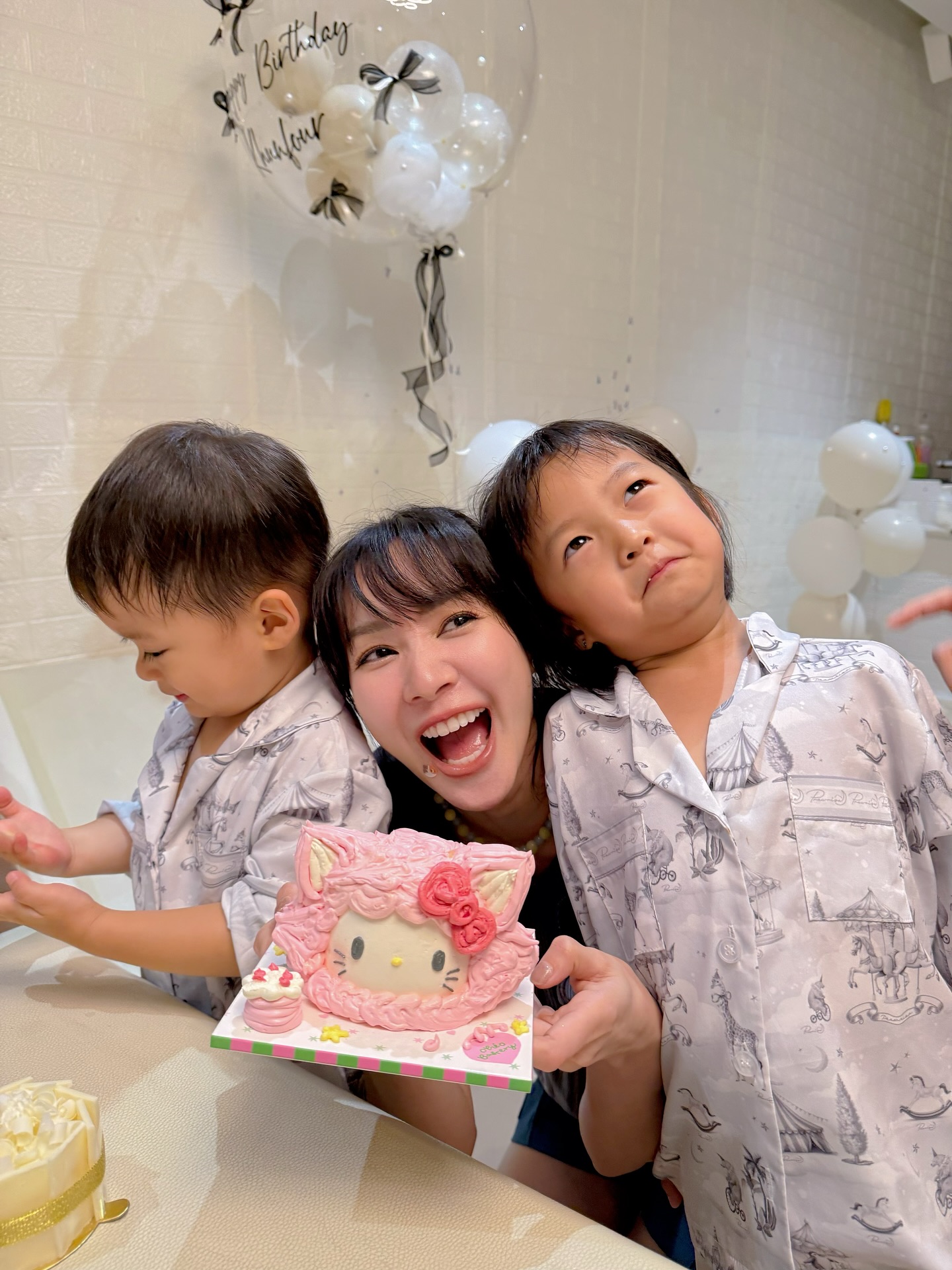 โฟร์ - ศกลรัตน์ วรอุไร