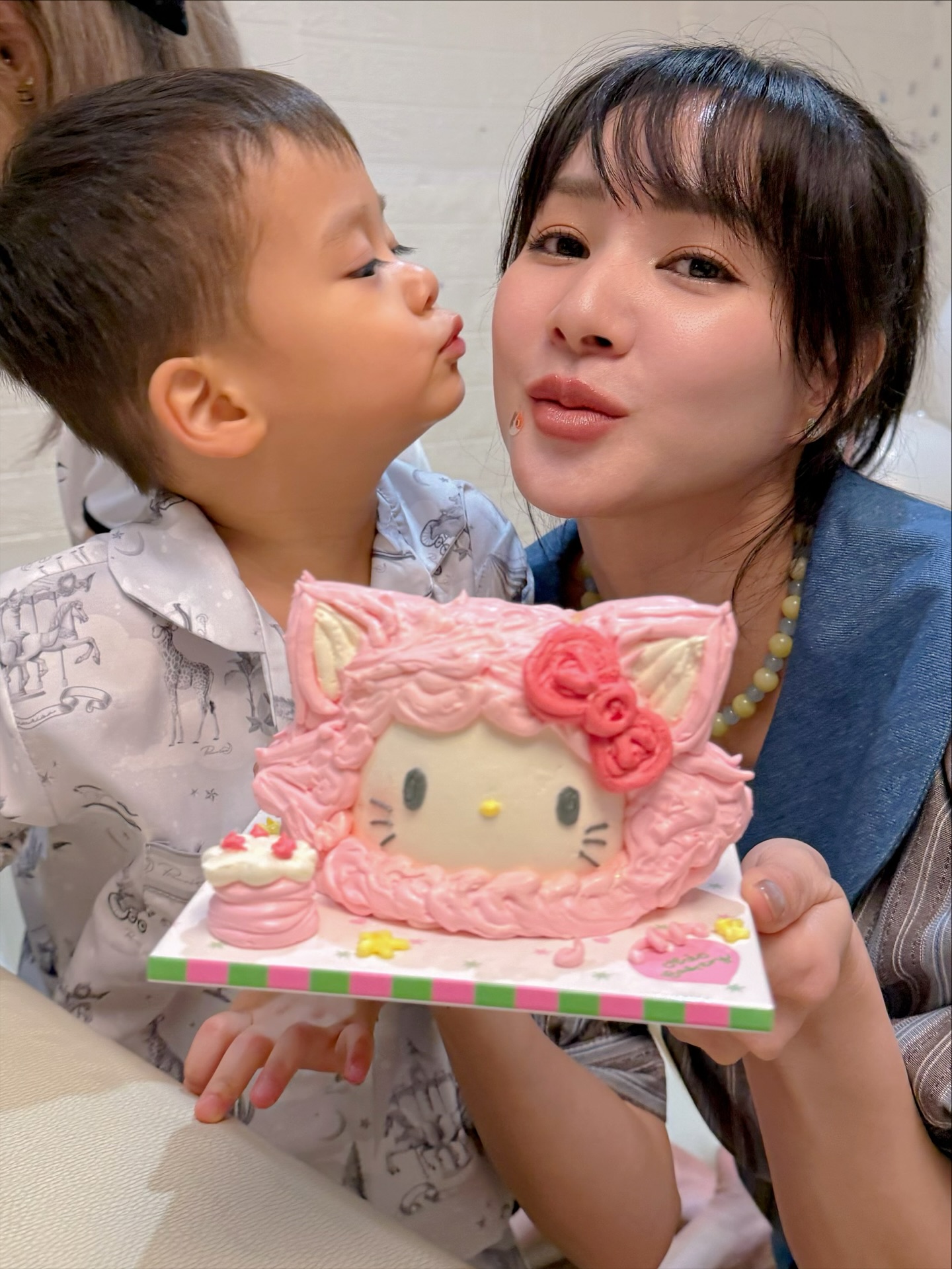 โฟร์ - ศกลรัตน์ วรอุไร