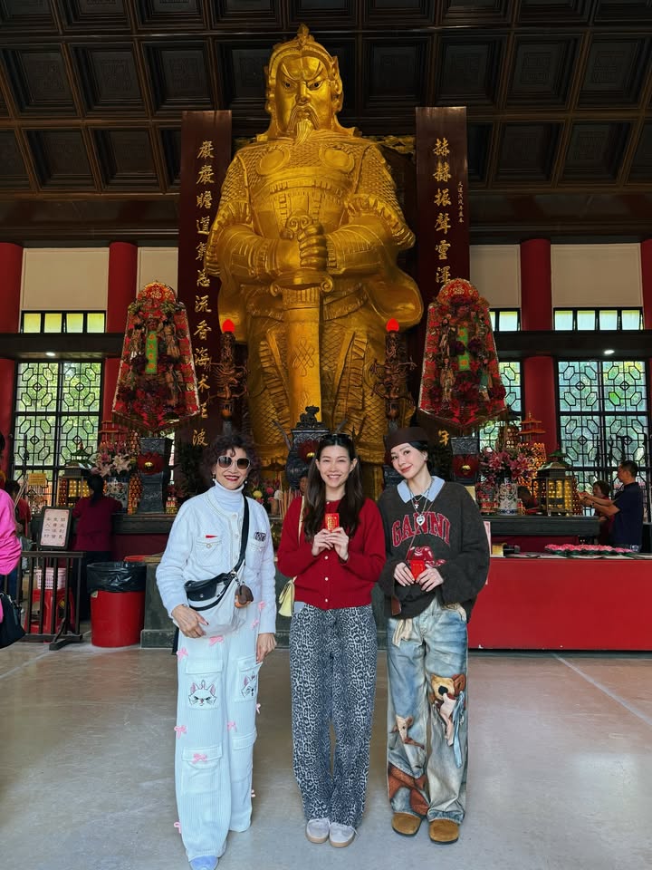 โฟร์ - ศกลรัตน์ วรอุไร