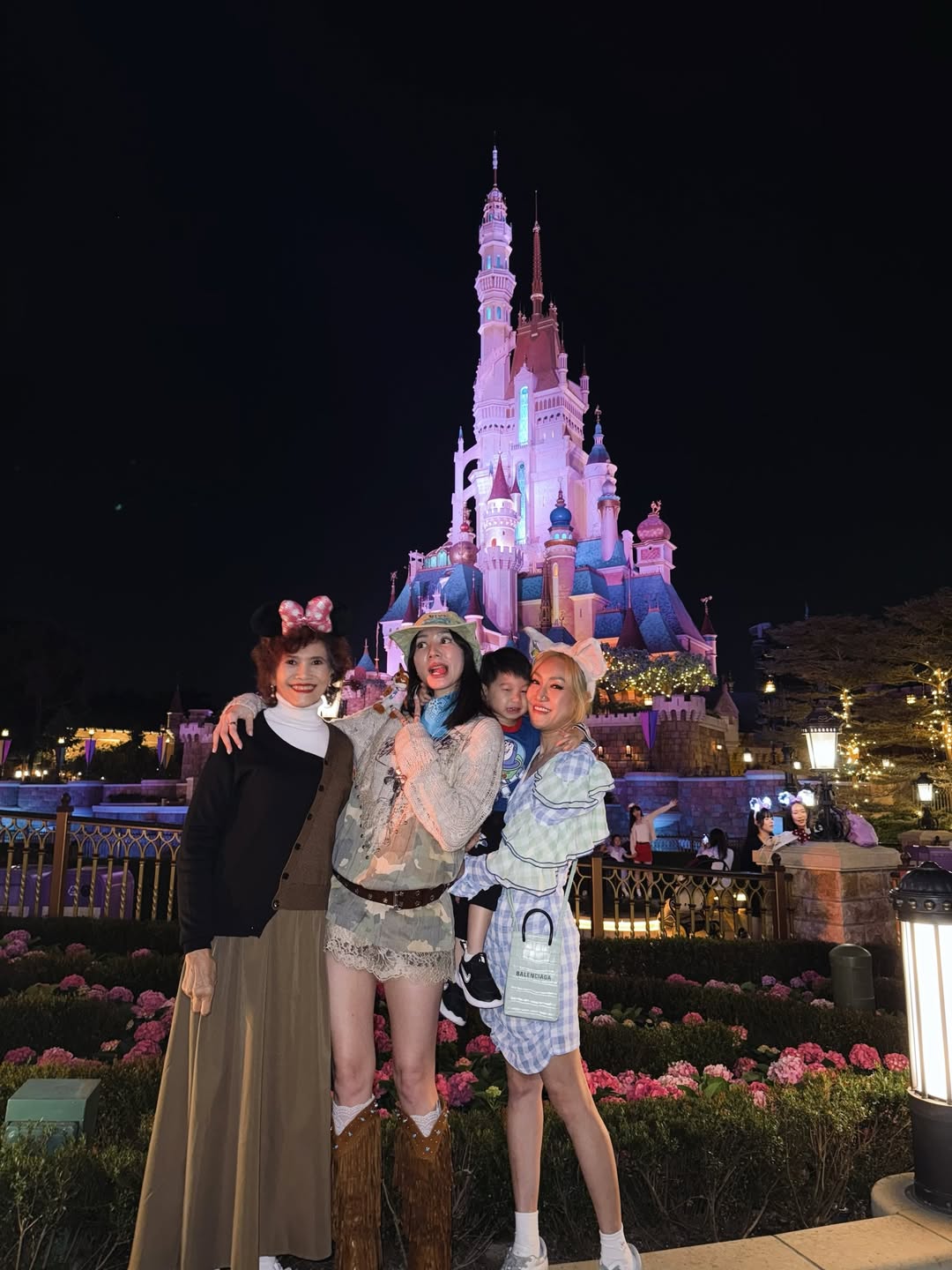 โฟร์ - ศกลรัตน์ วรอุไร