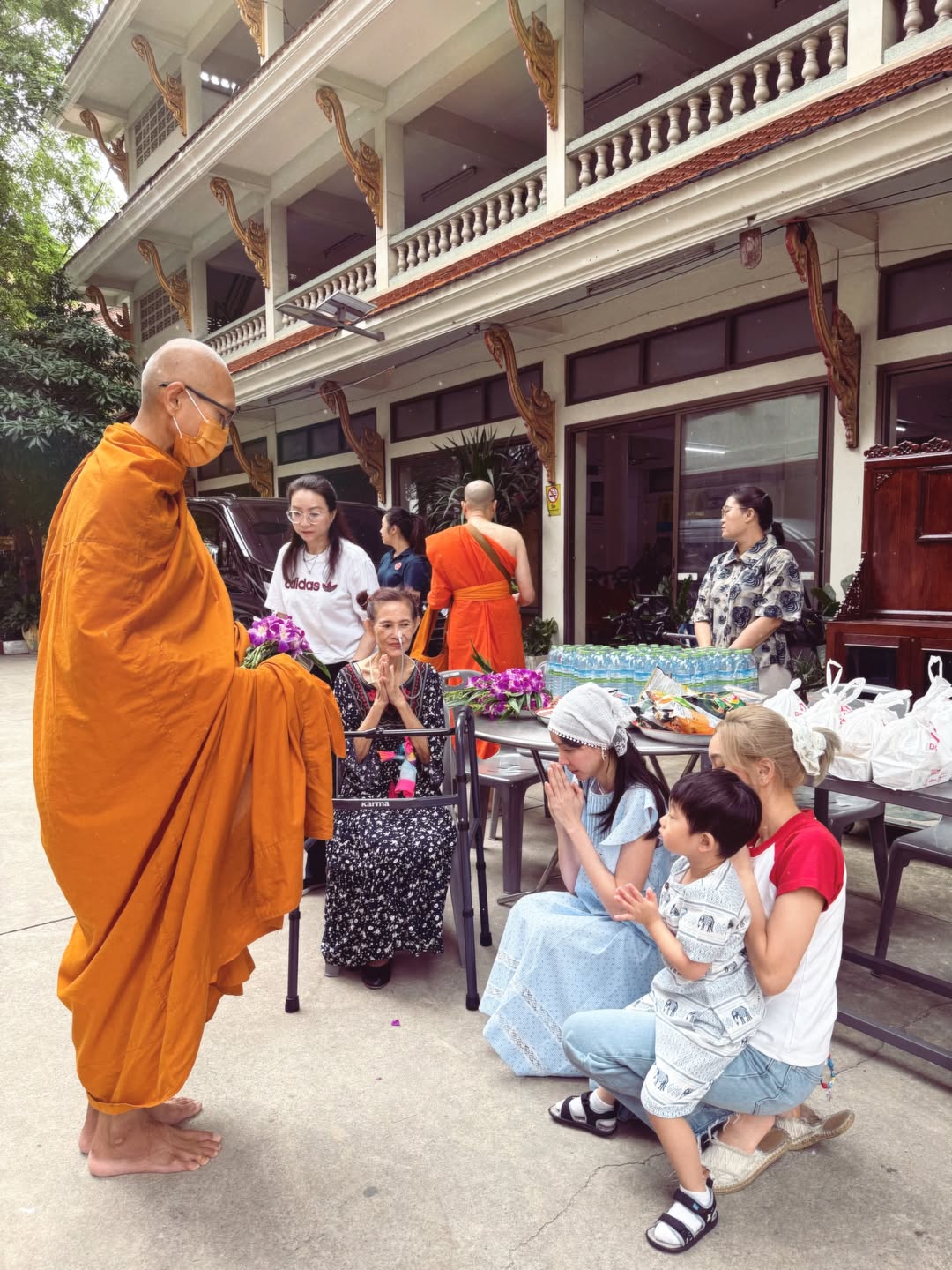 โฟร์ - ศกลรัตน์ วรอุไร