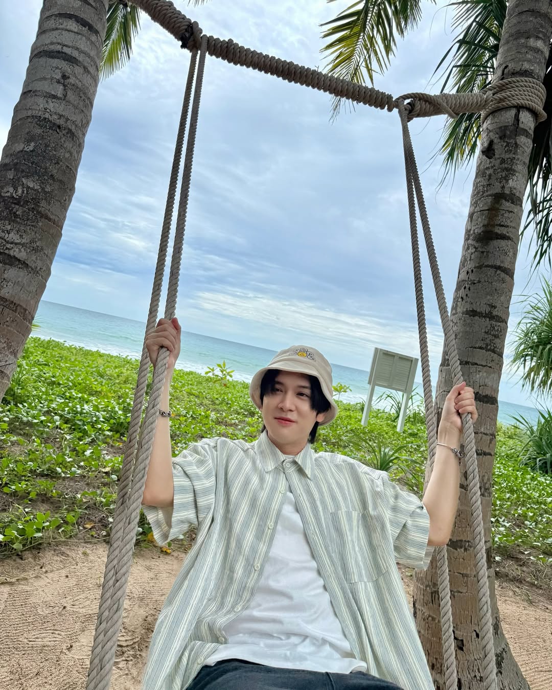 ภณ - ธนภณ เอี่ยมกำชัย