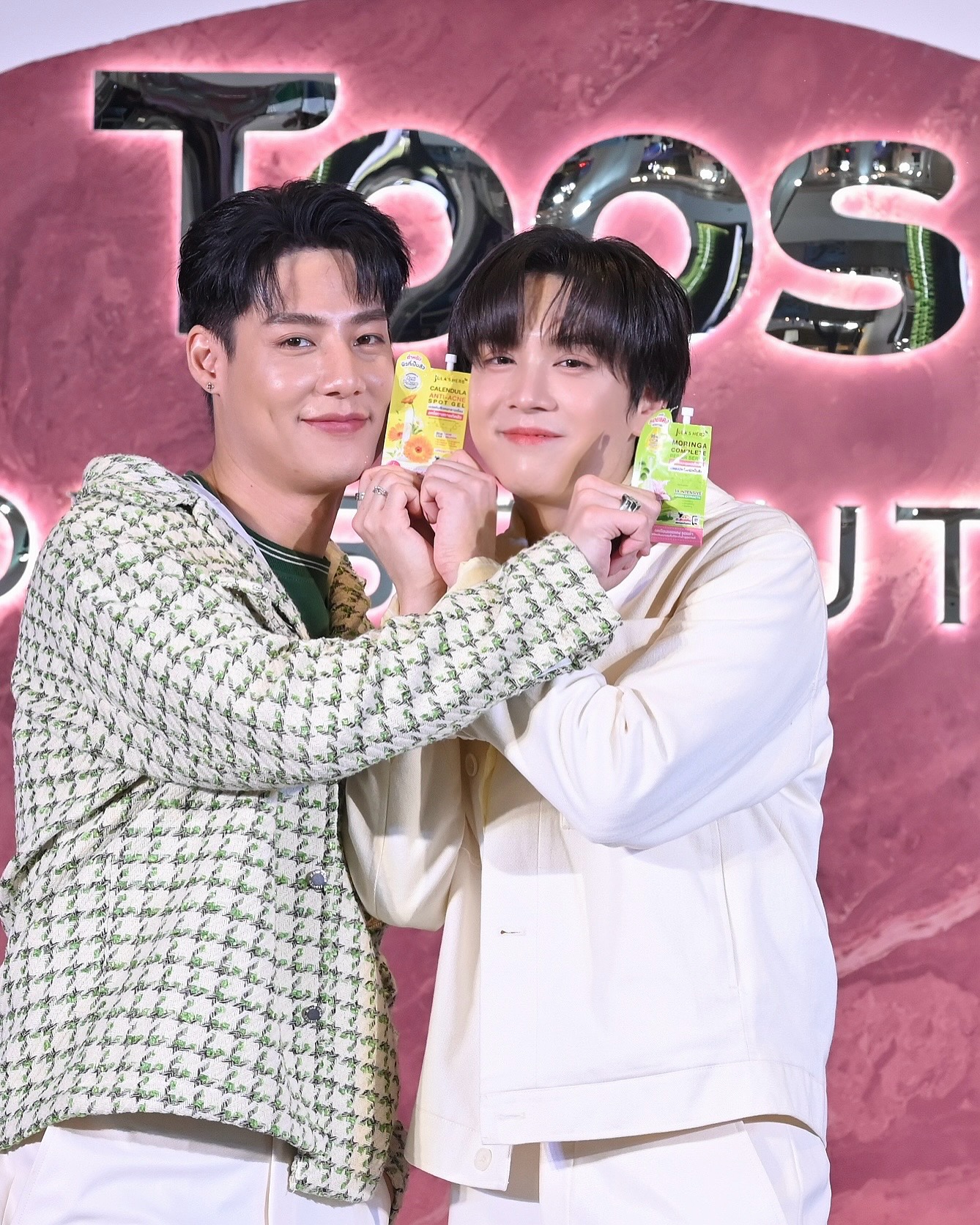 ภณ - ธนภณ เอี่ยมกำชัย