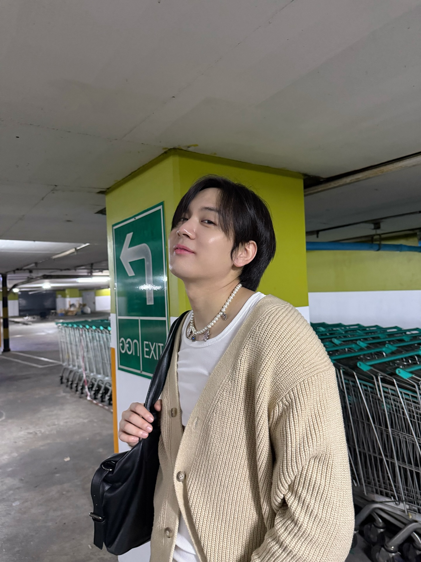 ภณ - ธนภณ เอี่ยมกำชัย