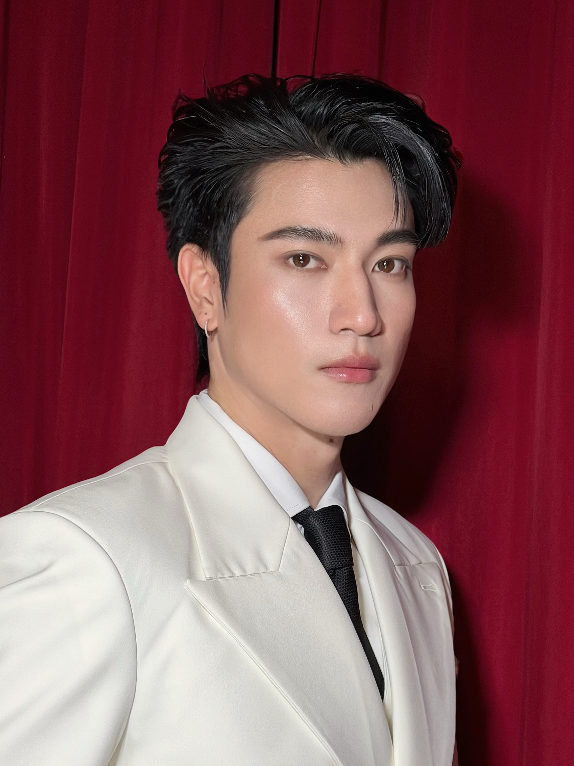 อิน - จักราสินธุ์ อัศวธนะชัย