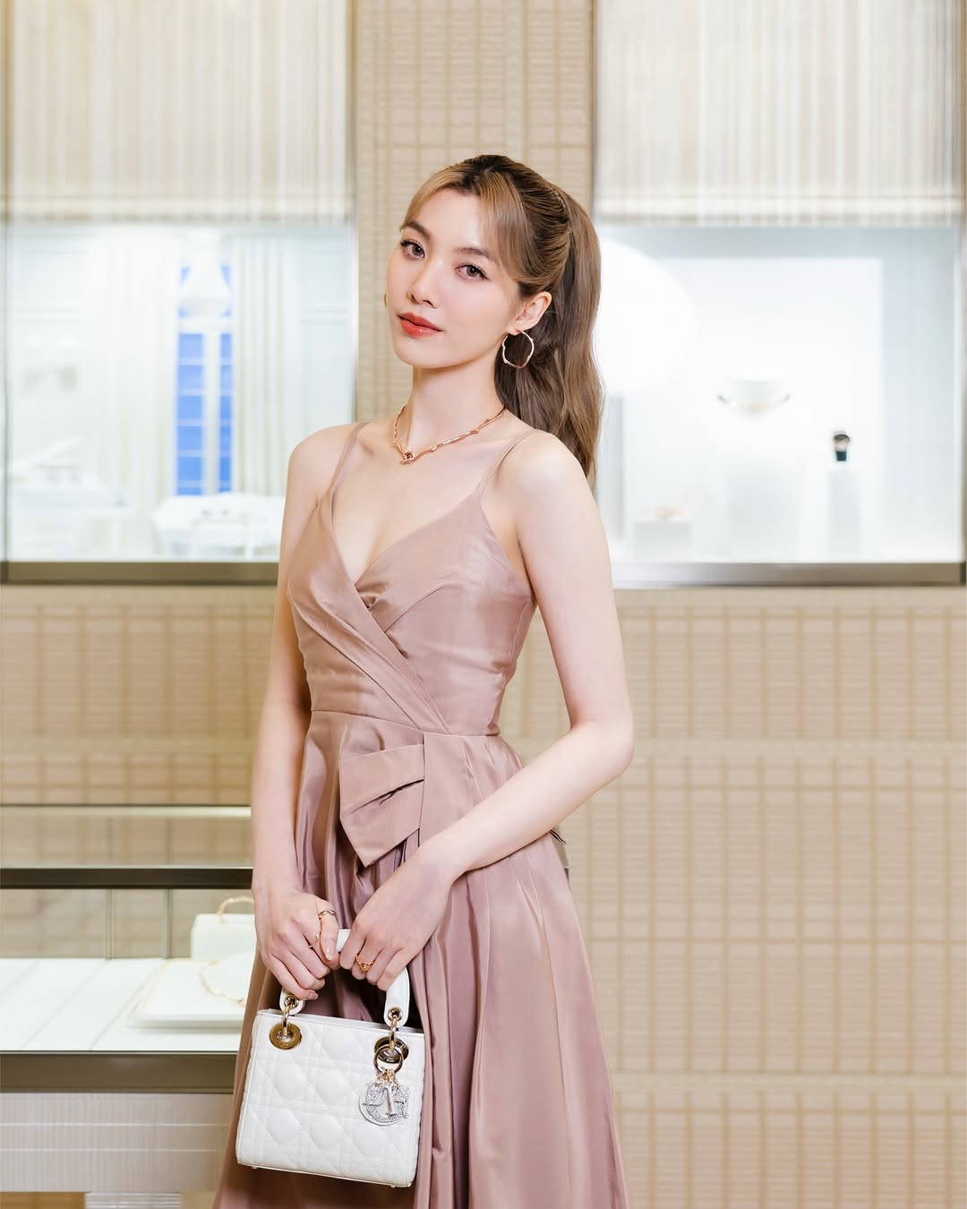 ออม - กรณ์นภัส เศรษฐรัตนพงศ์