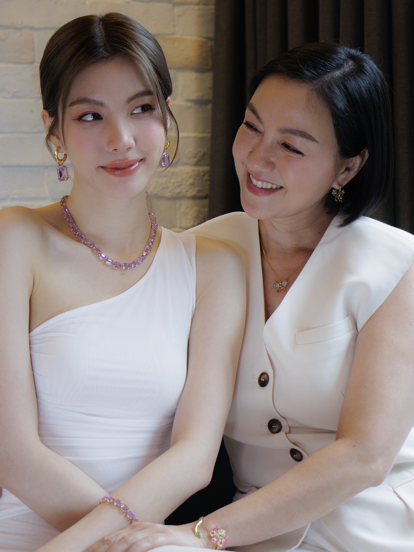 ออม - กรณ์นภัส เศรษฐรัตนพงศ์