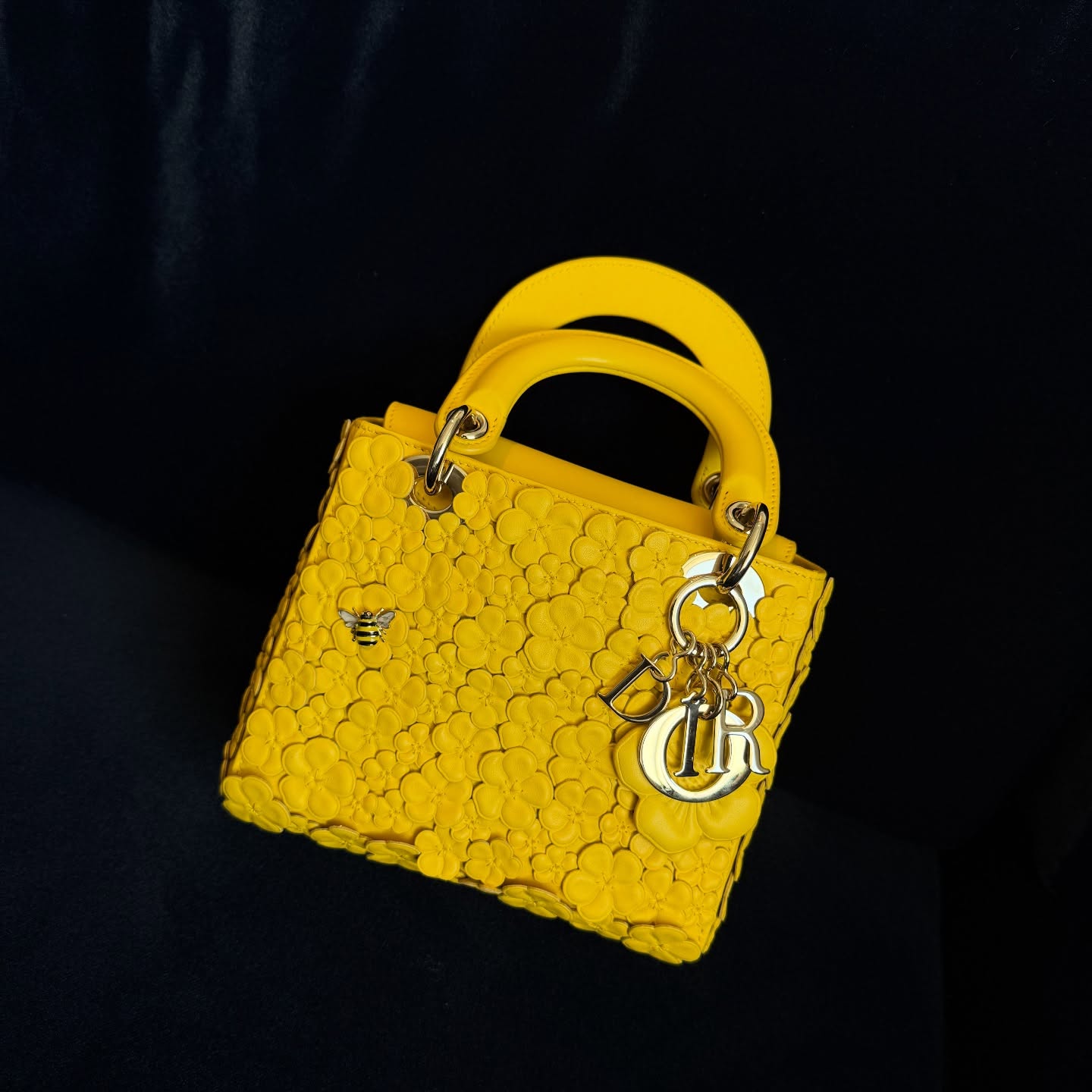 ออม - กรณ์นภัส เศรษฐรัตนพงศ์