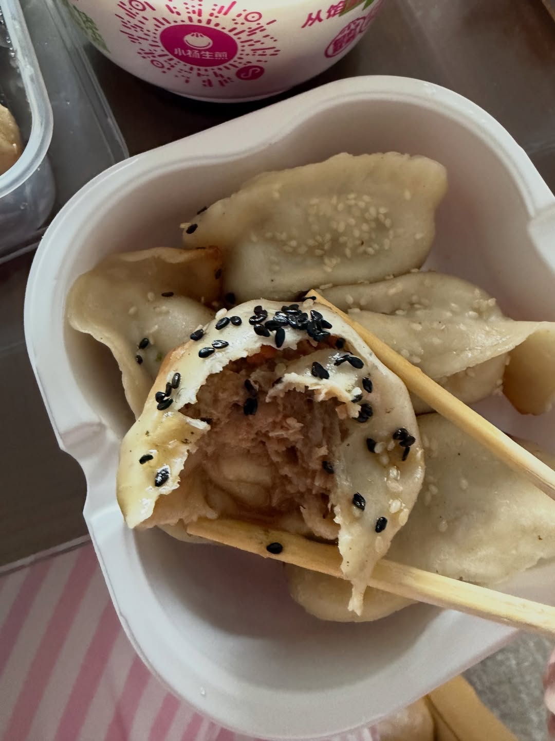 ออม - กรณ์นภัส เศรษฐรัตนพงศ์