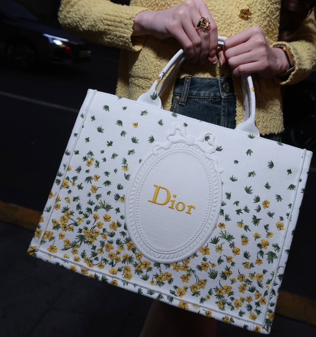 ออม - กรณ์นภัส เศรษฐรัตนพงศ์