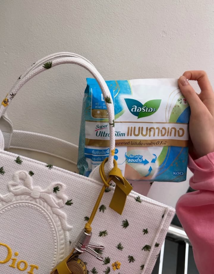 ออม - กรณ์นภัส เศรษฐรัตนพงศ์