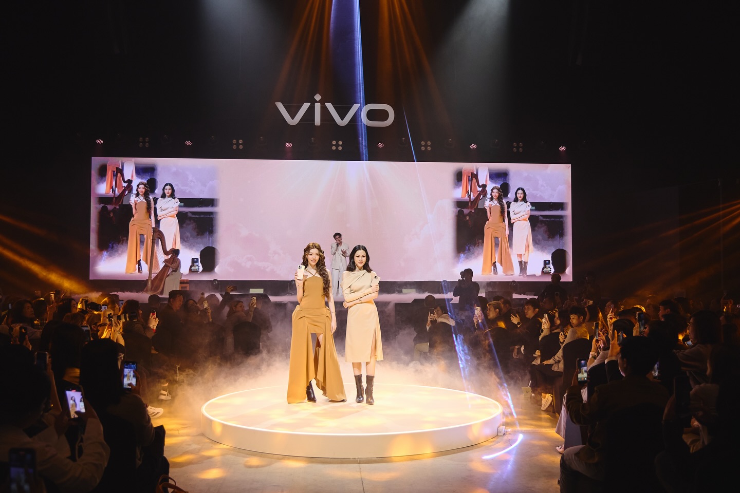 ออม - กรณ์นภัส เศรษฐรัตนพงศ์