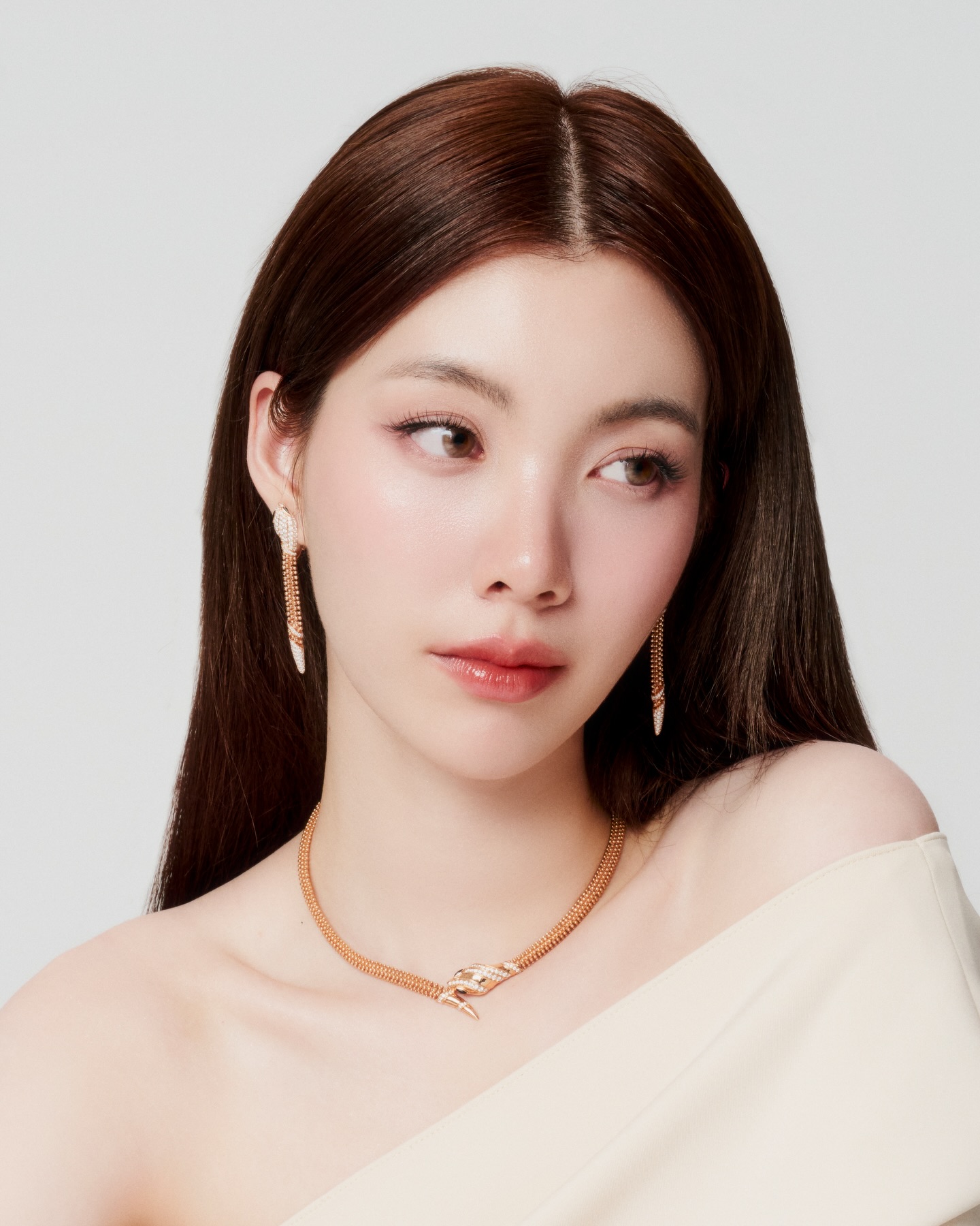 ออม - กรณ์นภัส เศรษฐรัตนพงศ์