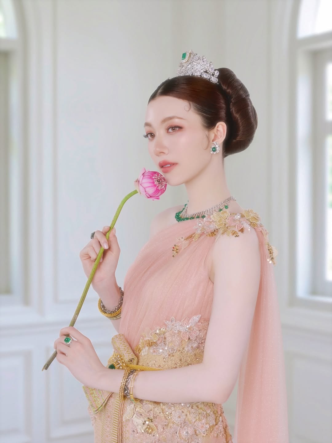 ออม - กรณ์นภัส เศรษฐรัตนพงศ์