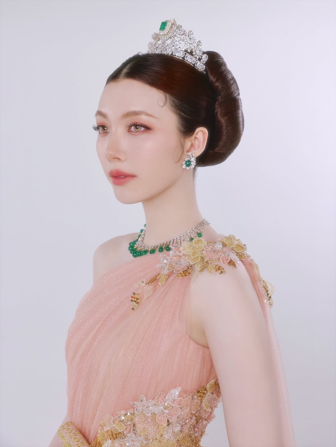 ออม - กรณ์นภัส เศรษฐรัตนพงศ์