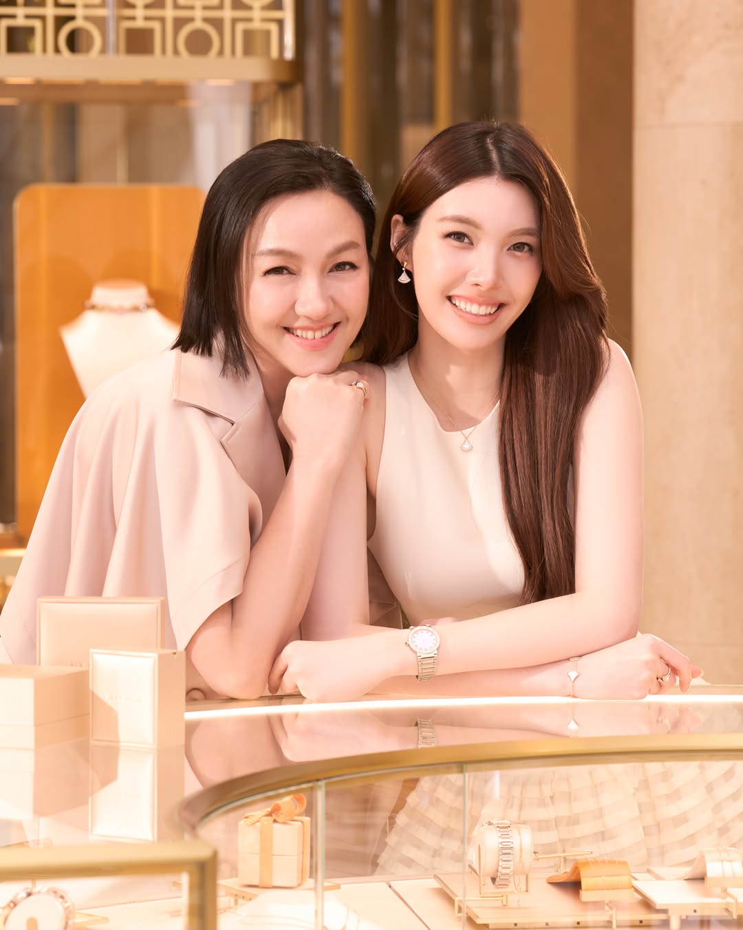ออม - กรณ์นภัส เศรษฐรัตนพงศ์