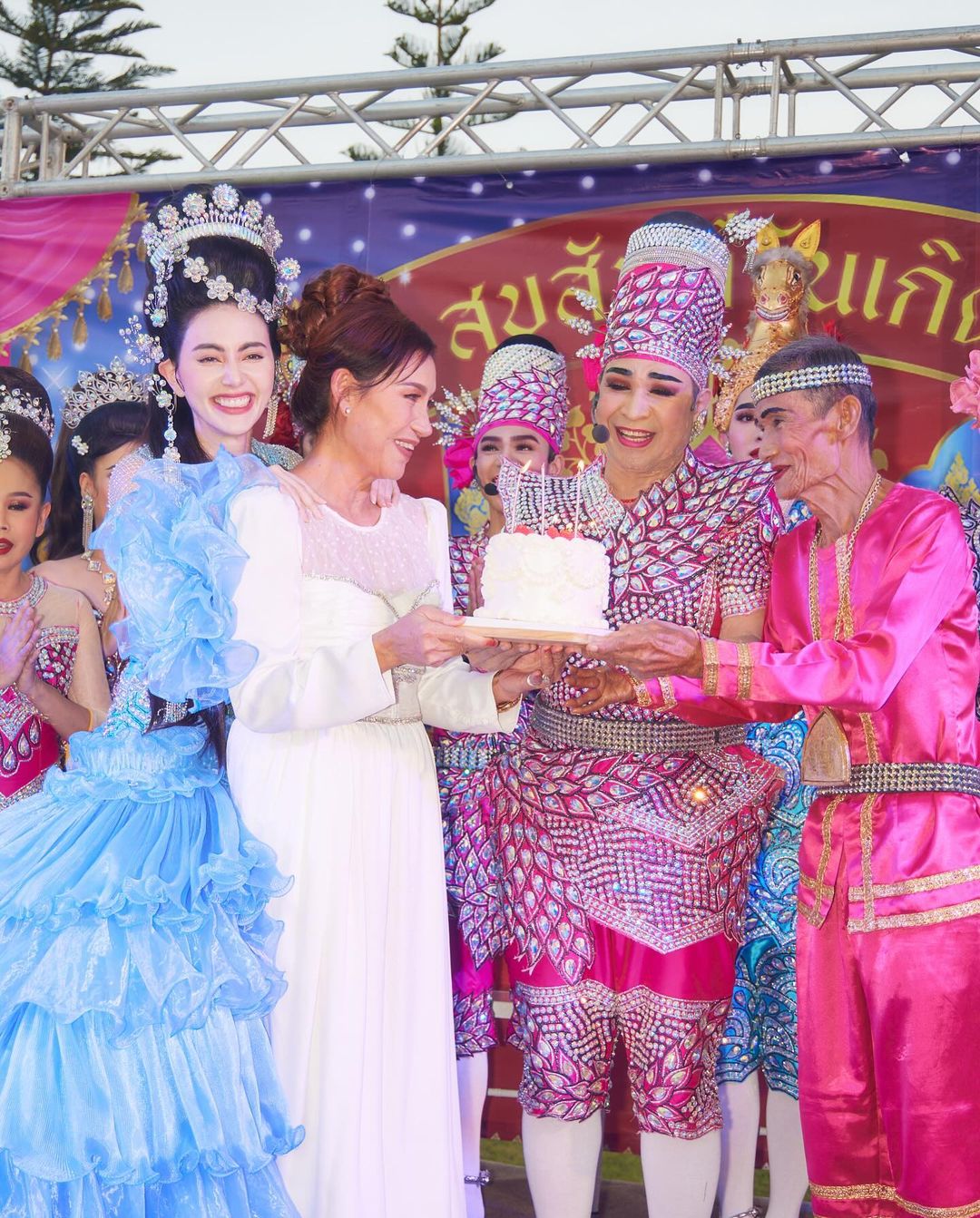 ใหม่ - ดาวิกา โฮร์เน่
