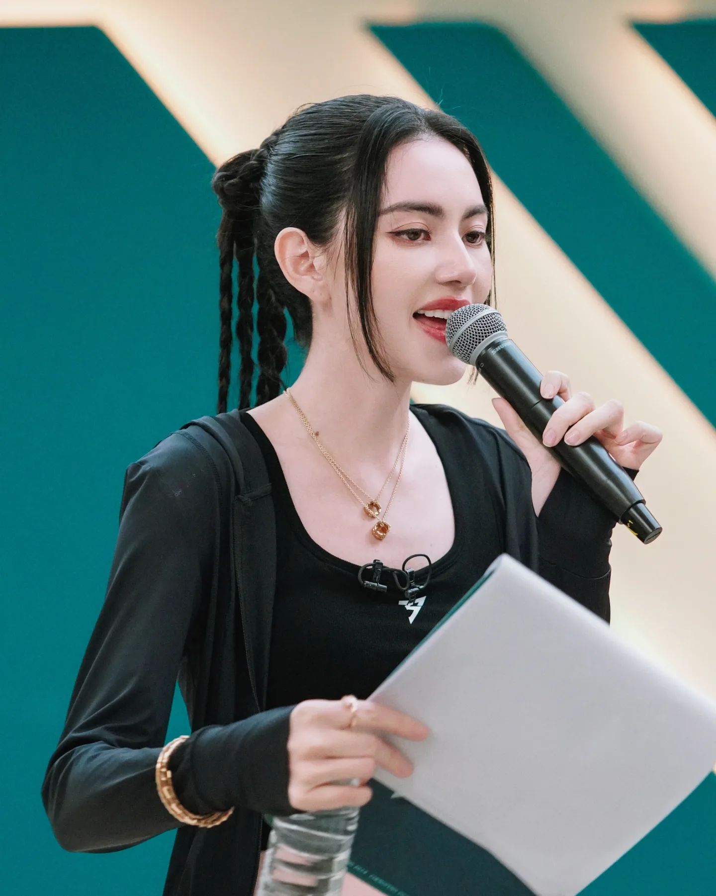 ใหม่ - ดาวิกา โฮร์เน่