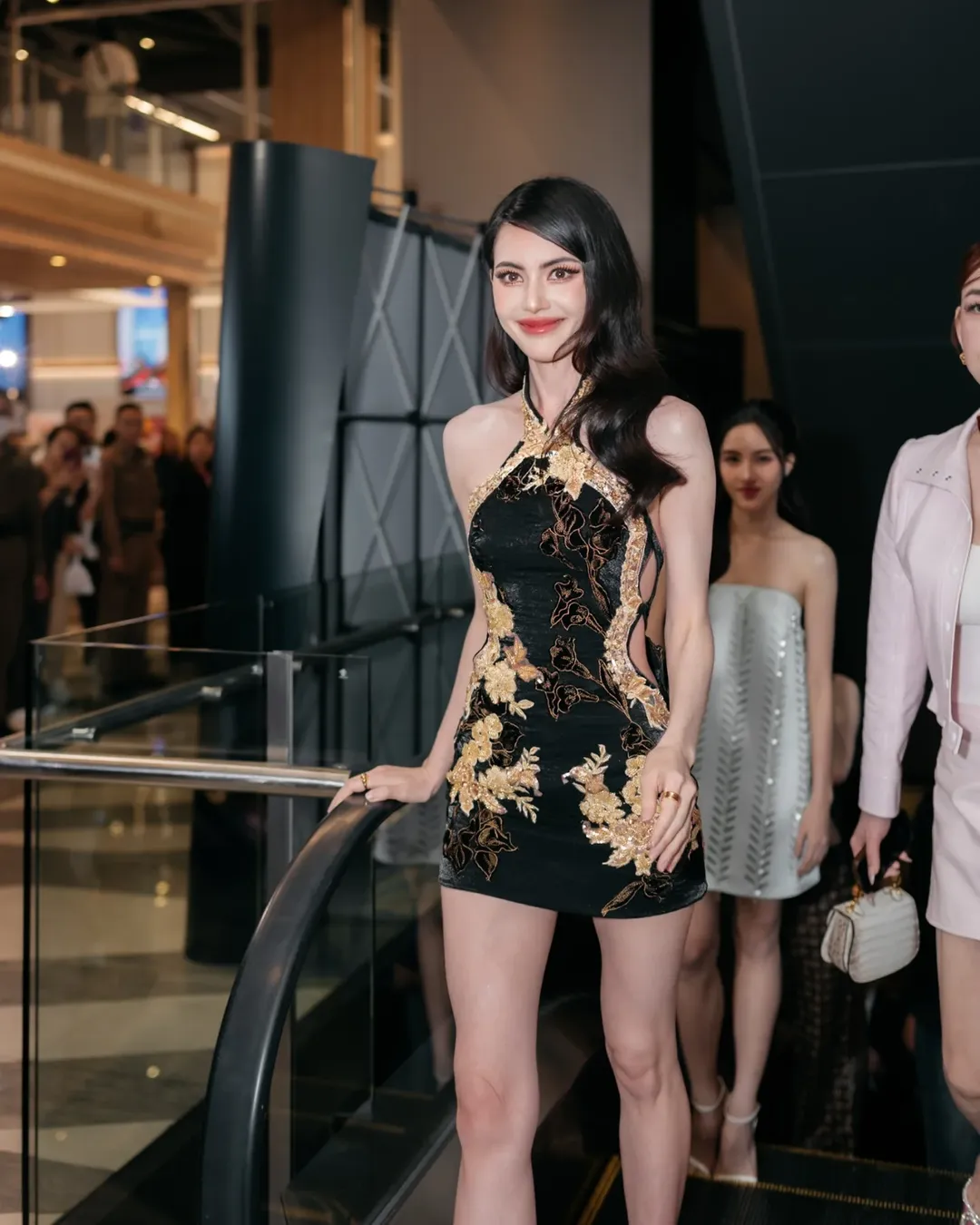 ใหม่ - ดาวิกา โฮร์เน่