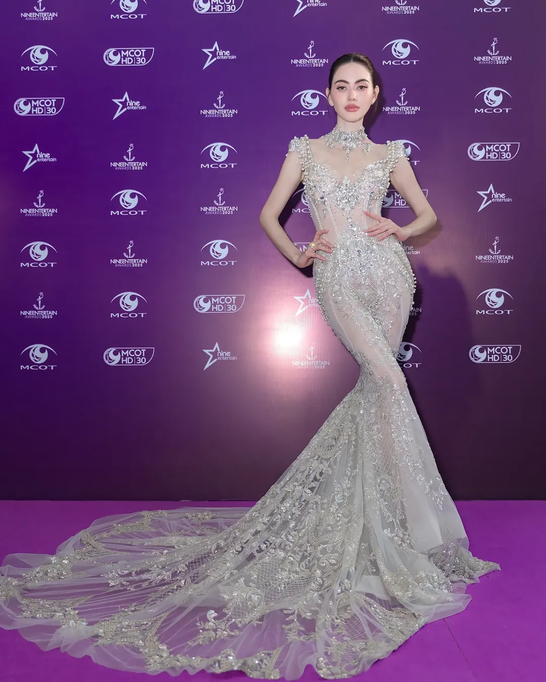 ใหม่ - ดาวิกา โฮร์เน่