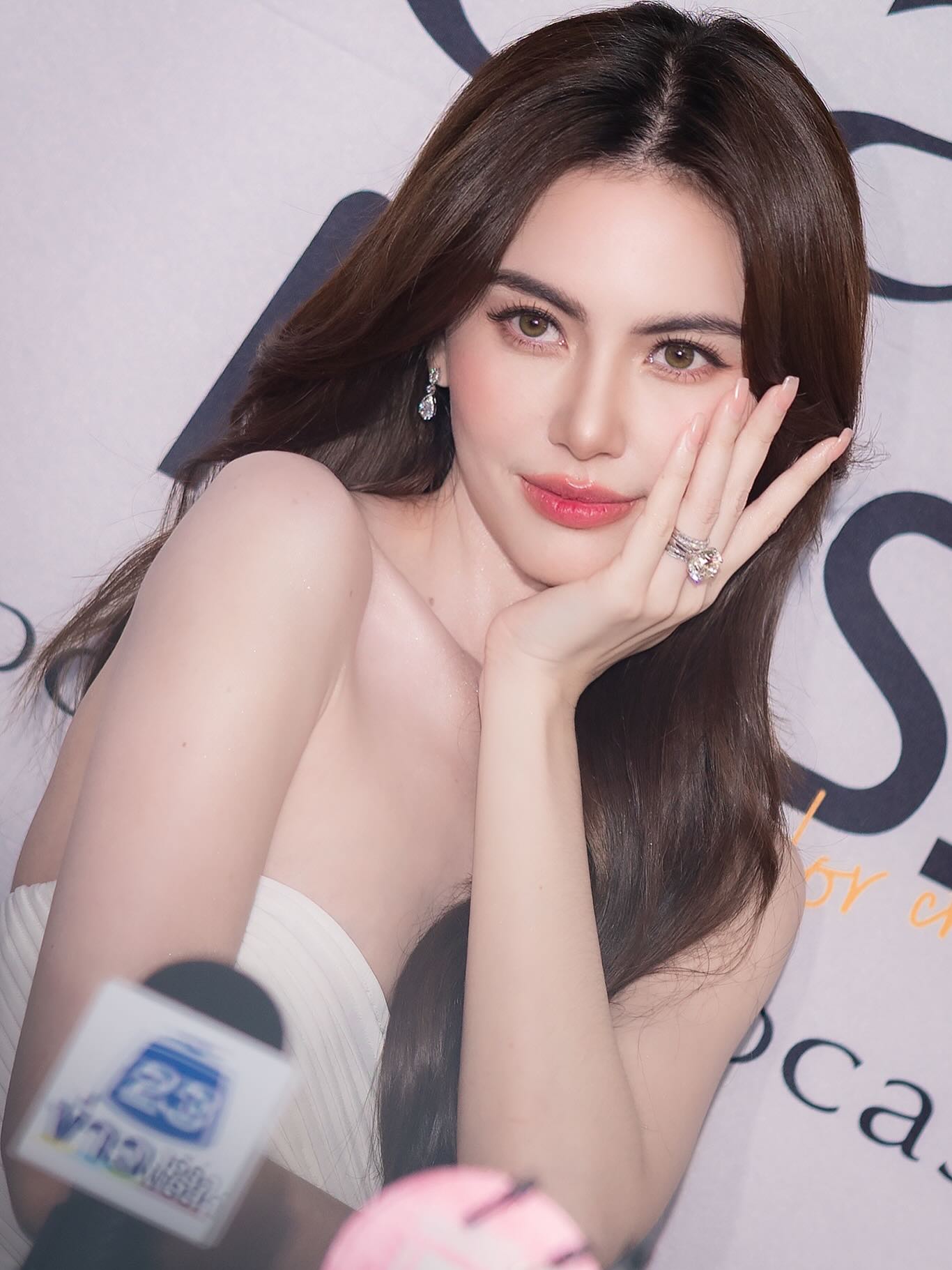 ใหม่ - ดาวิกา โฮร์เน่