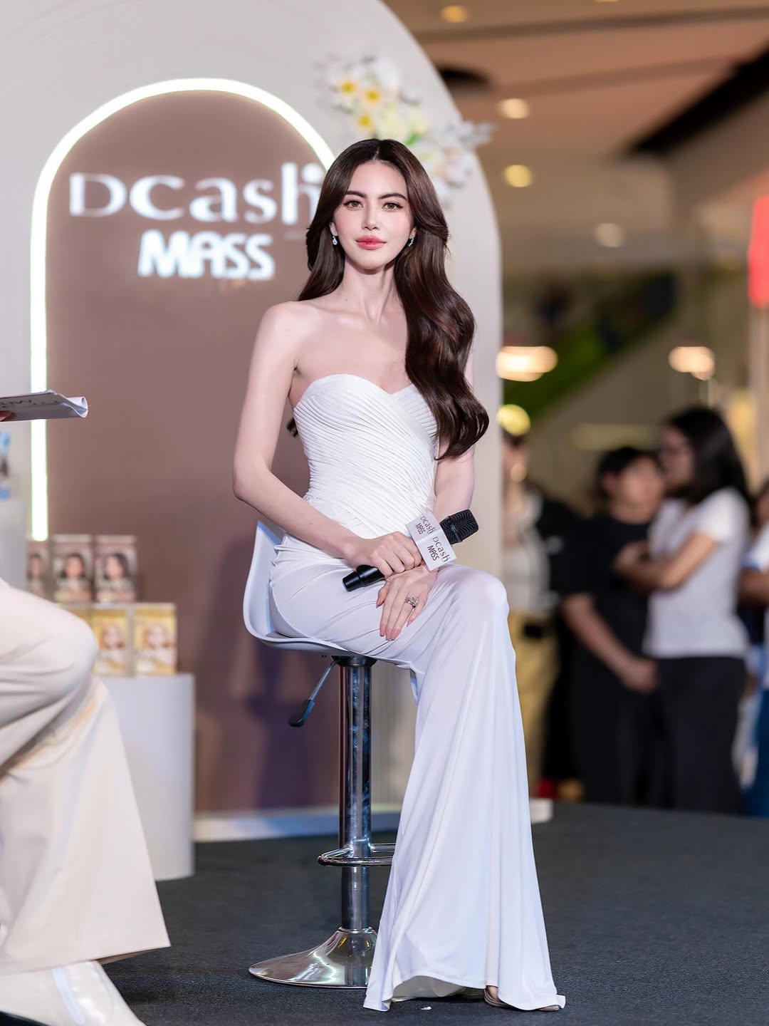 ใหม่ - ดาวิกา โฮร์เน่