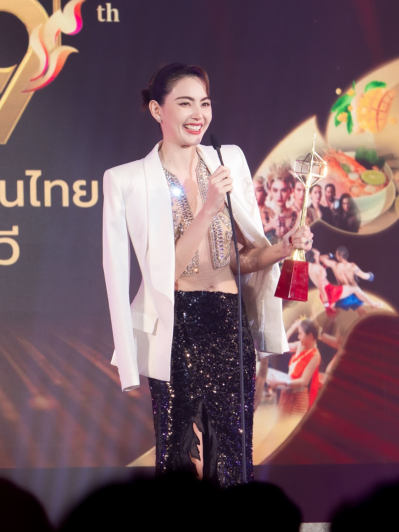 ใหม่ - ดาวิกา โฮร์เน่