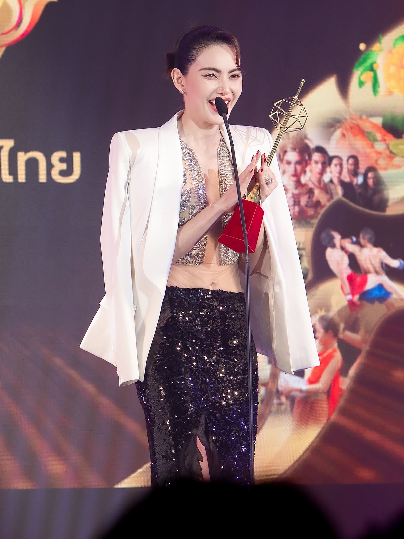 ใหม่ - ดาวิกา โฮร์เน่