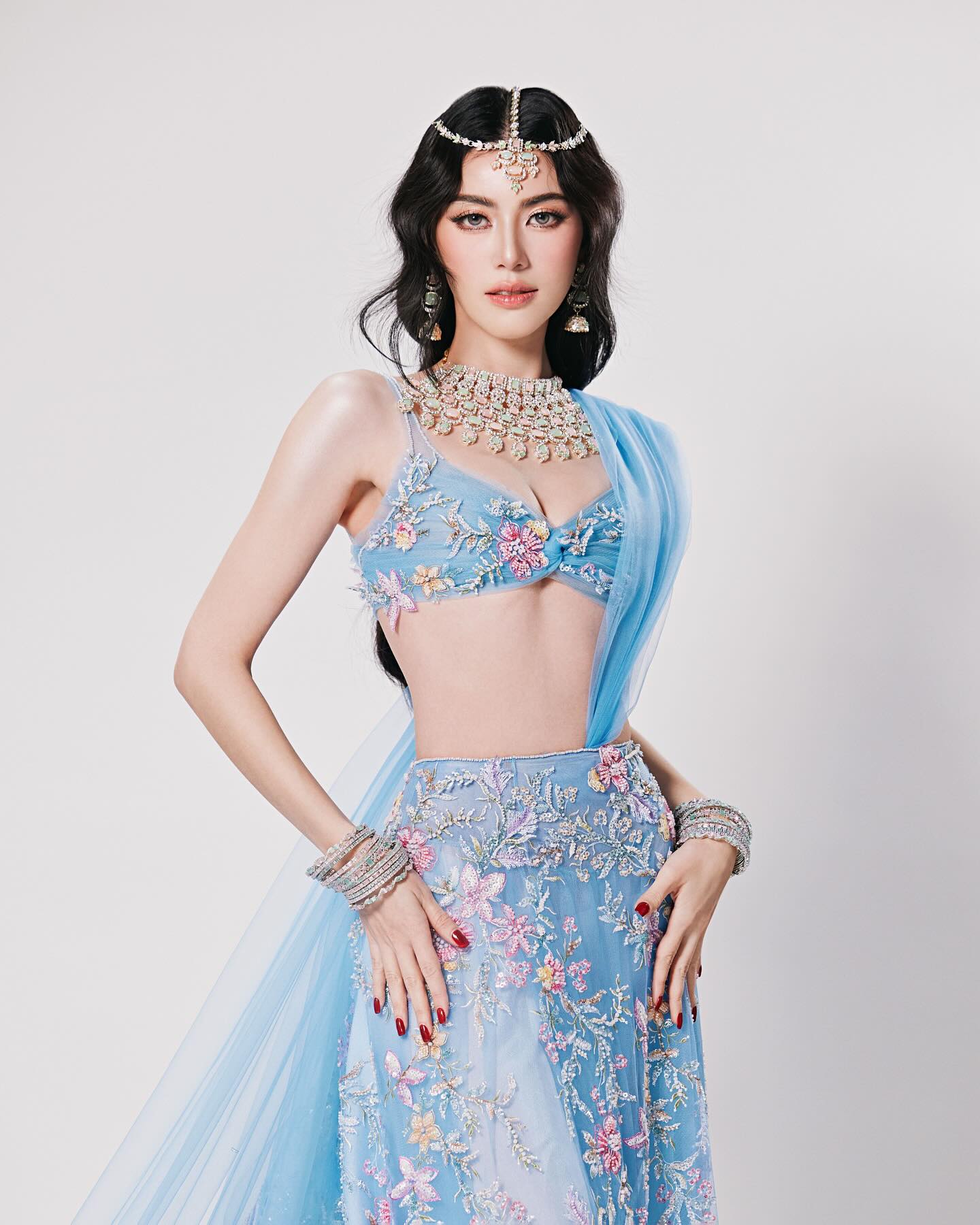 ใหม่ - ดาวิกา โฮร์เน่