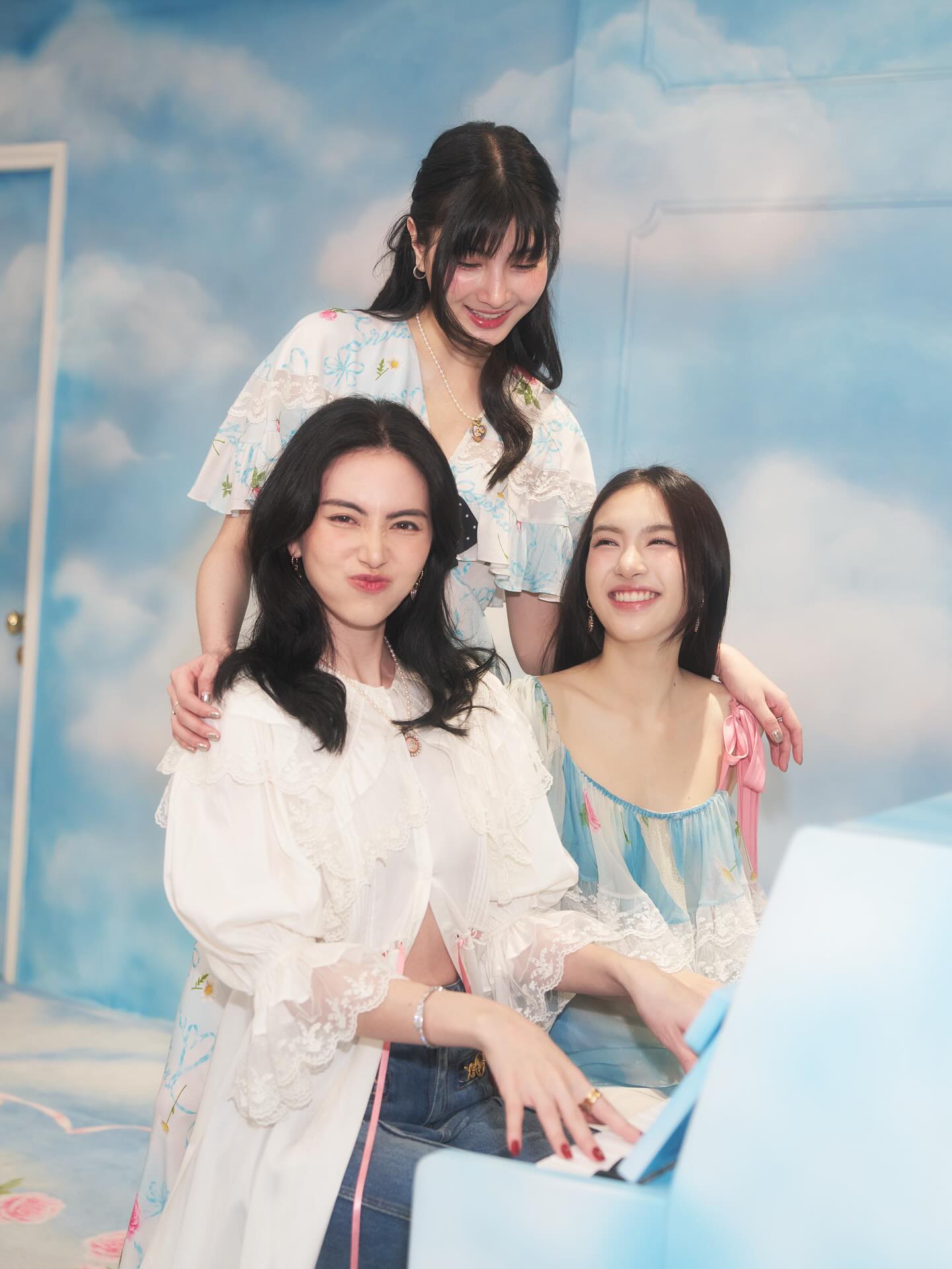 ใหม่ - ดาวิกา โฮร์เน่