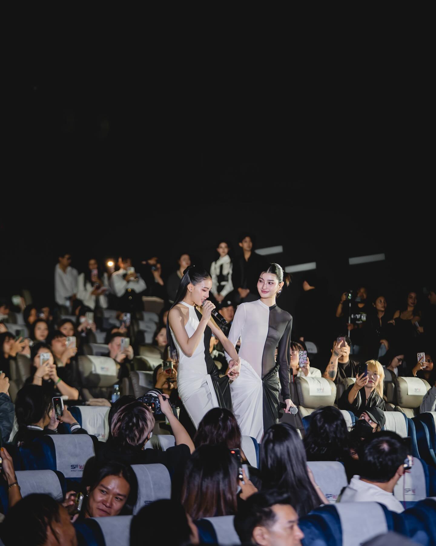 ใหม่ - ดาวิกา โฮร์เน่