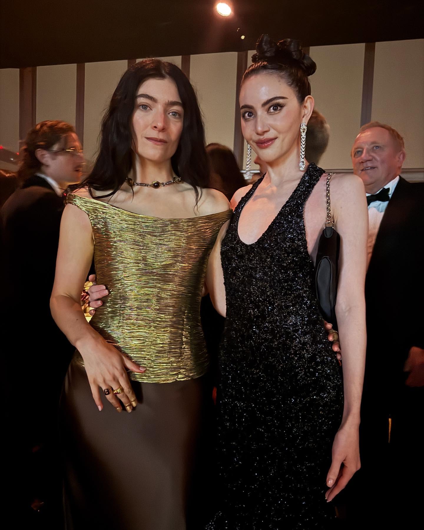 ใหม่ - ดาวิกา โฮร์เน่