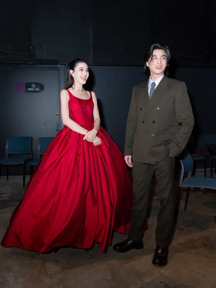 ใหม่ - ดาวิกา โฮร์เน่