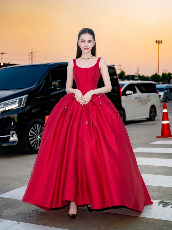 ใหม่ - ดาวิกา โฮร์เน่