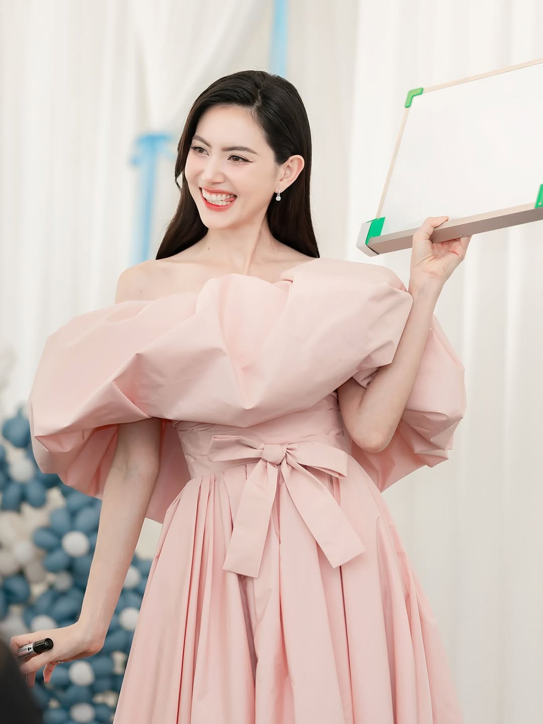 ใหม่ - ดาวิกา โฮร์เน่