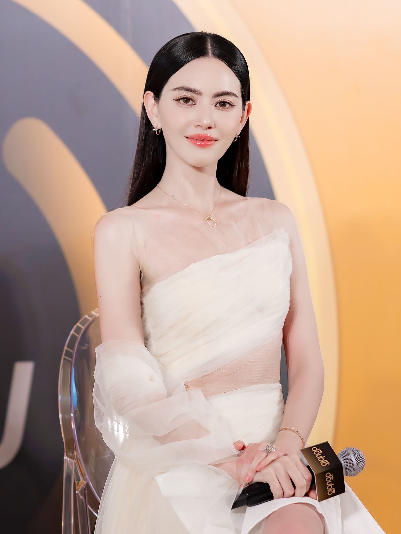 ใหม่ - ดาวิกา โฮร์เน่