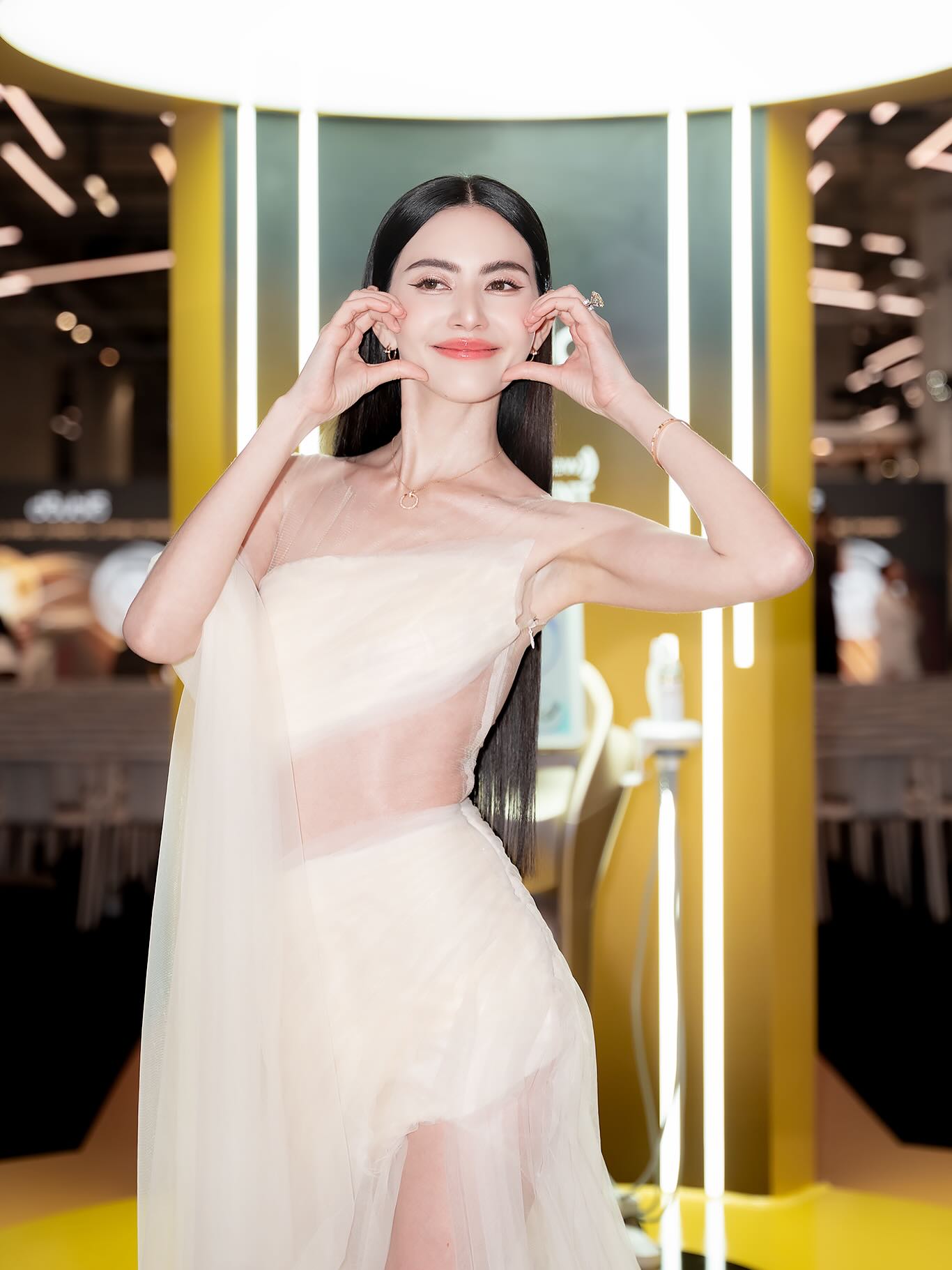 ใหม่ - ดาวิกา โฮร์เน่