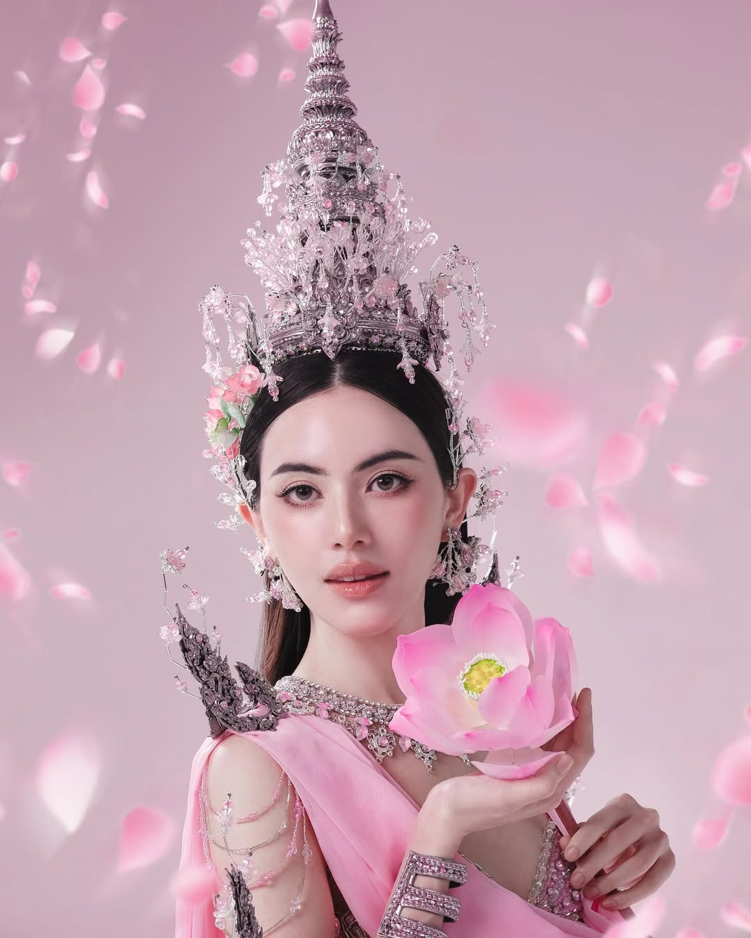 ใหม่ - ดาวิกา โฮร์เน่