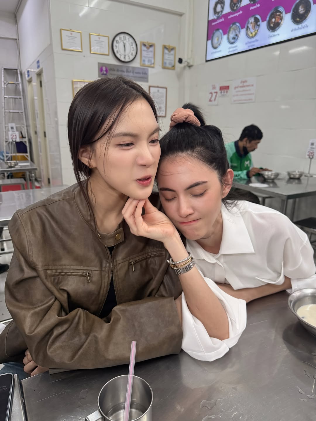 ใหม่ - ดาวิกา โฮร์เน่