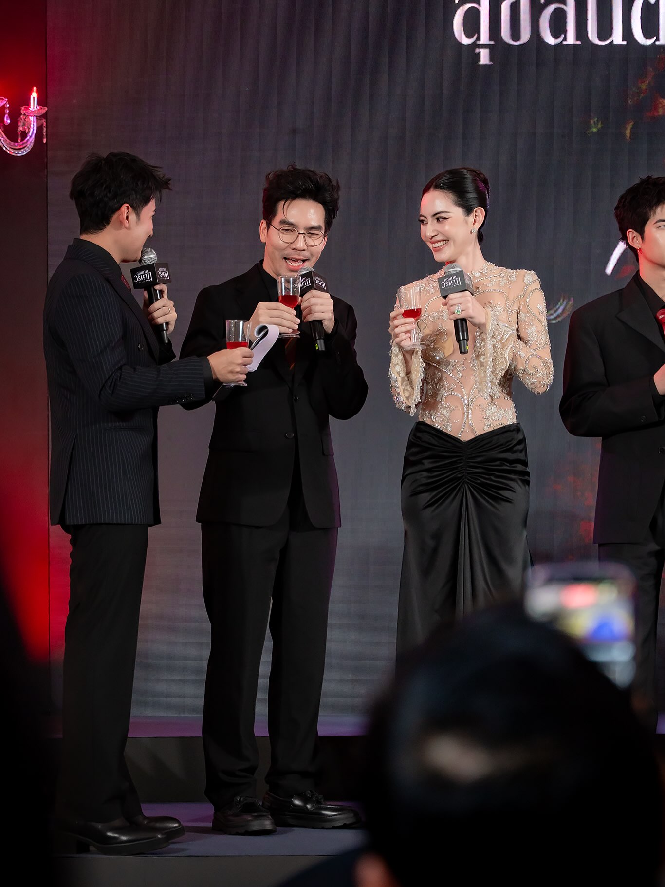 ใหม่ - ดาวิกา โฮร์เน่