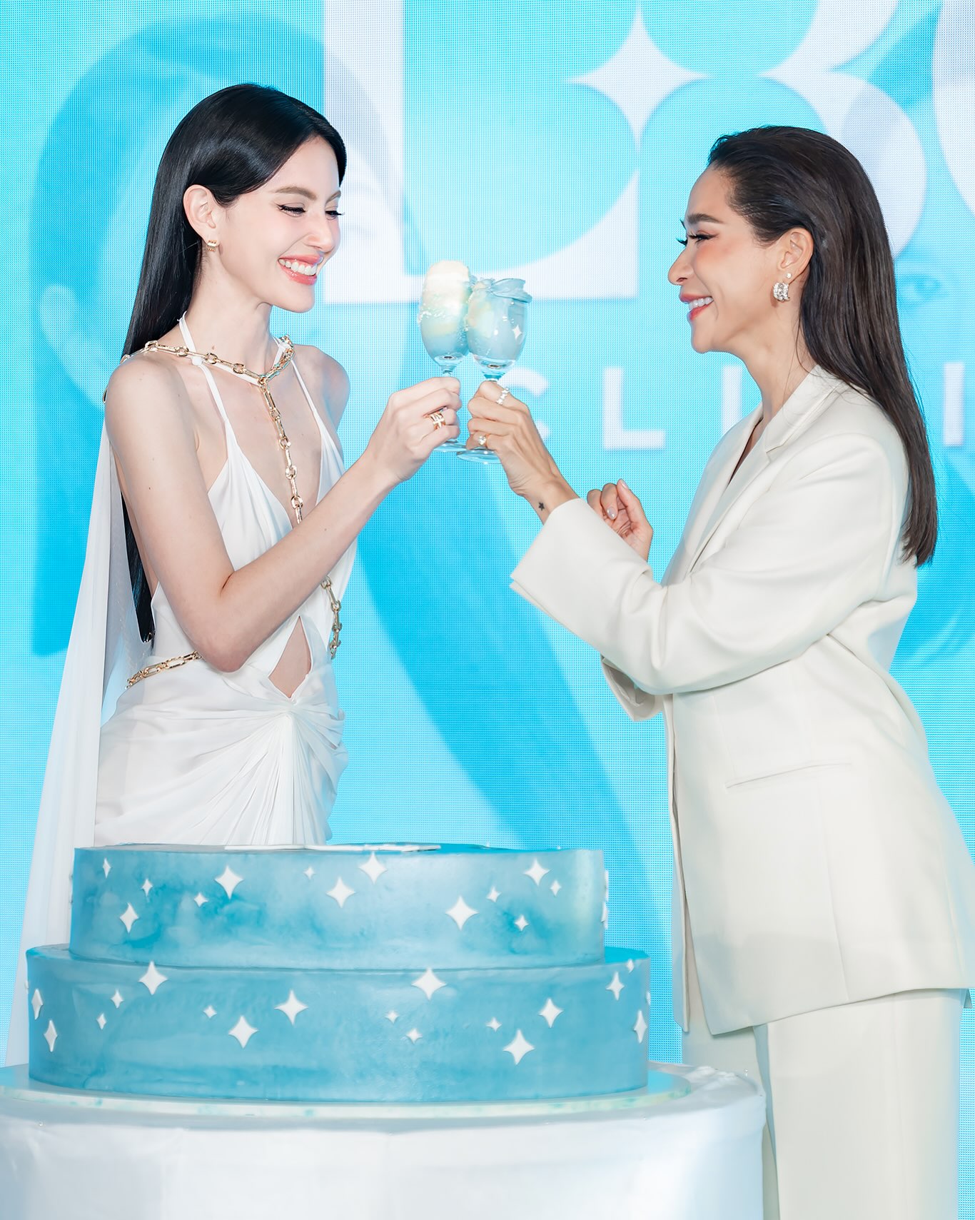 ใหม่ - ดาวิกา โฮร์เน่