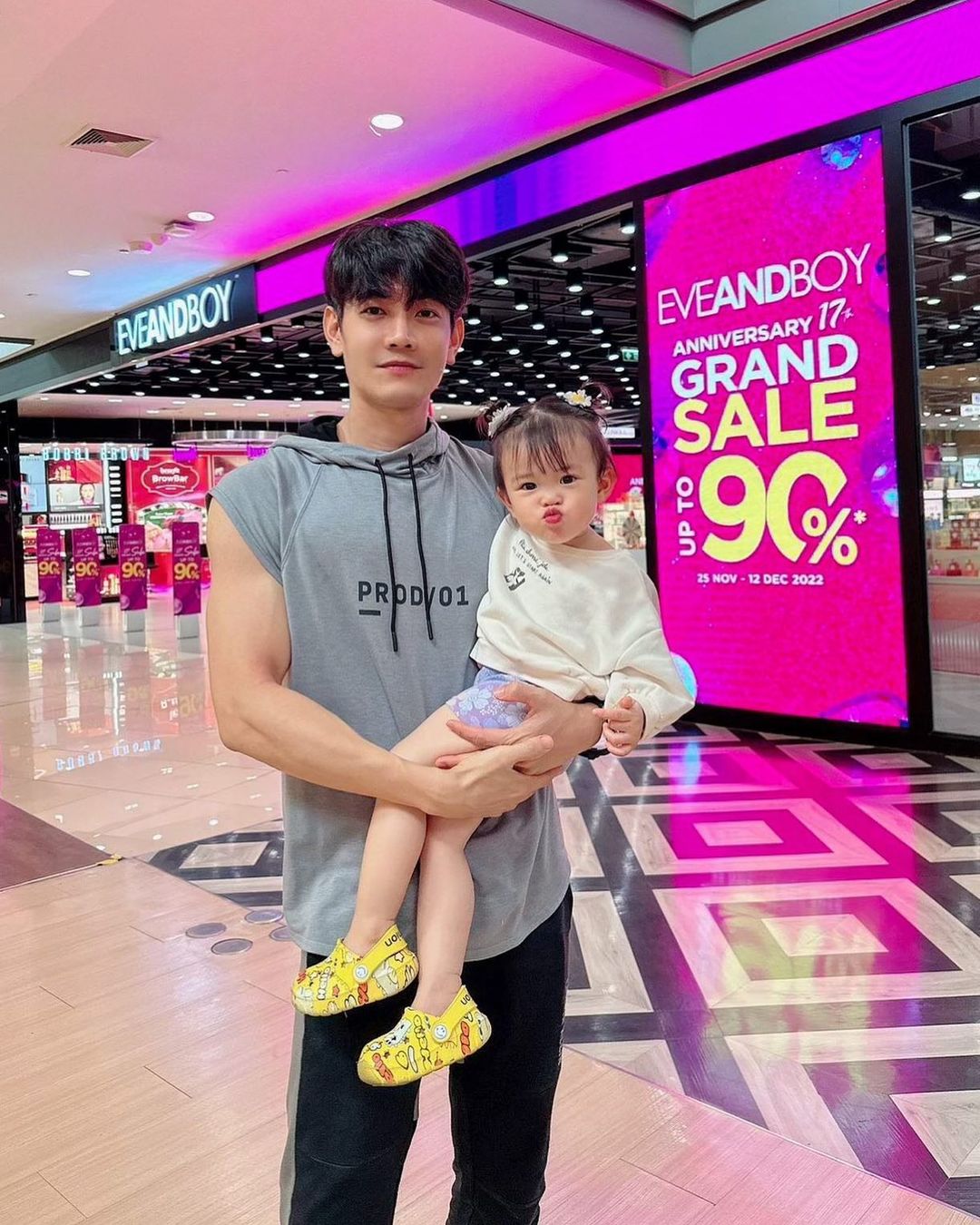 ฟลุค - จิระ ด่านบวรเกียรติ