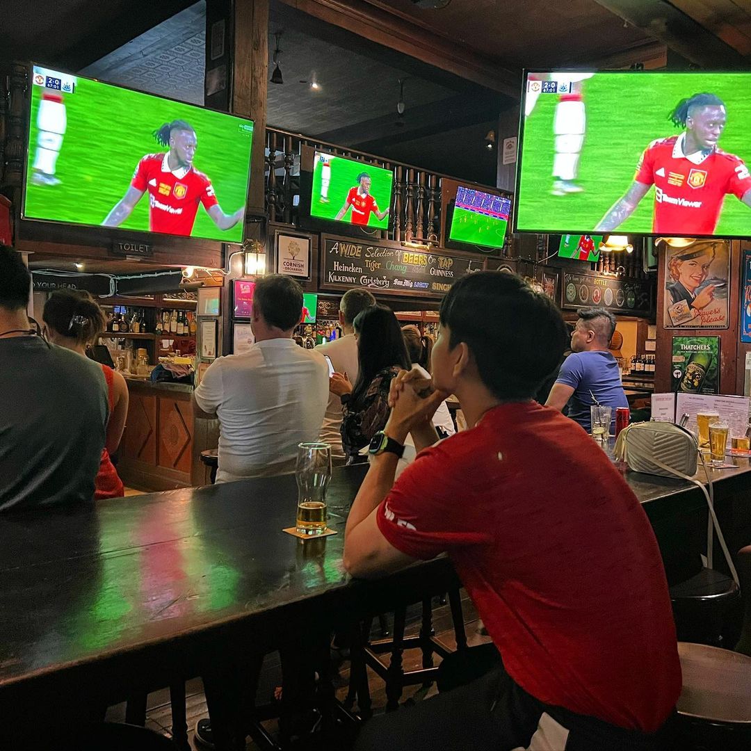 ฟลุค - จิระ ด่านบวรเกียรติ