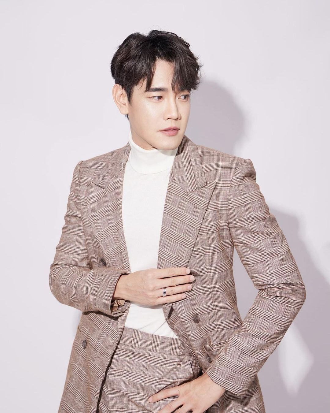 ฟลุค - จิระ ด่านบวรเกียรติ