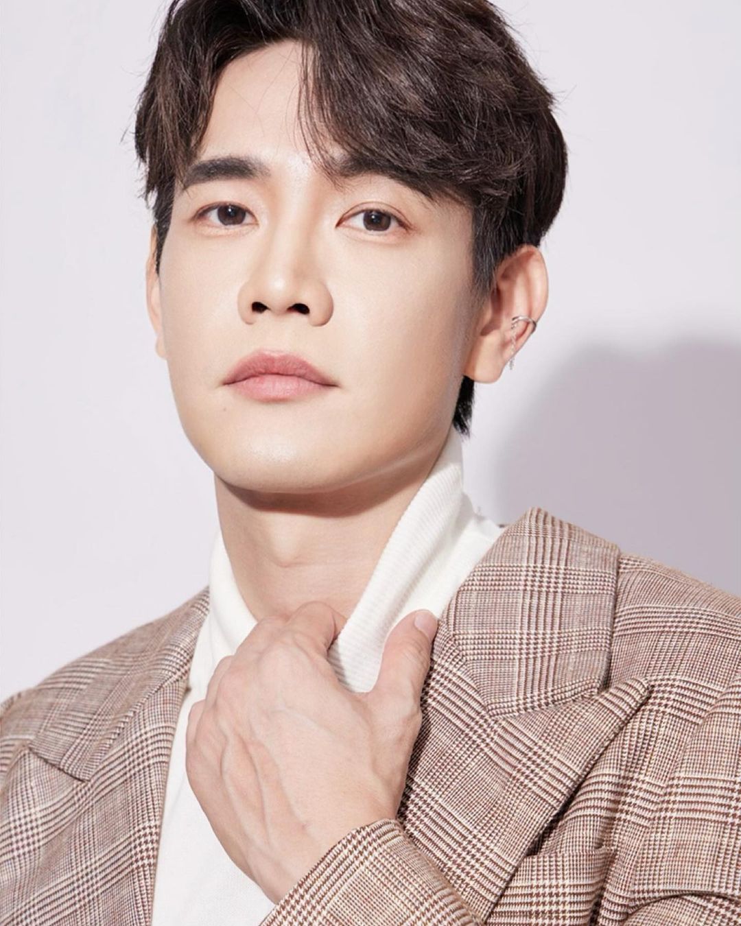 ฟลุค - จิระ ด่านบวรเกียรติ