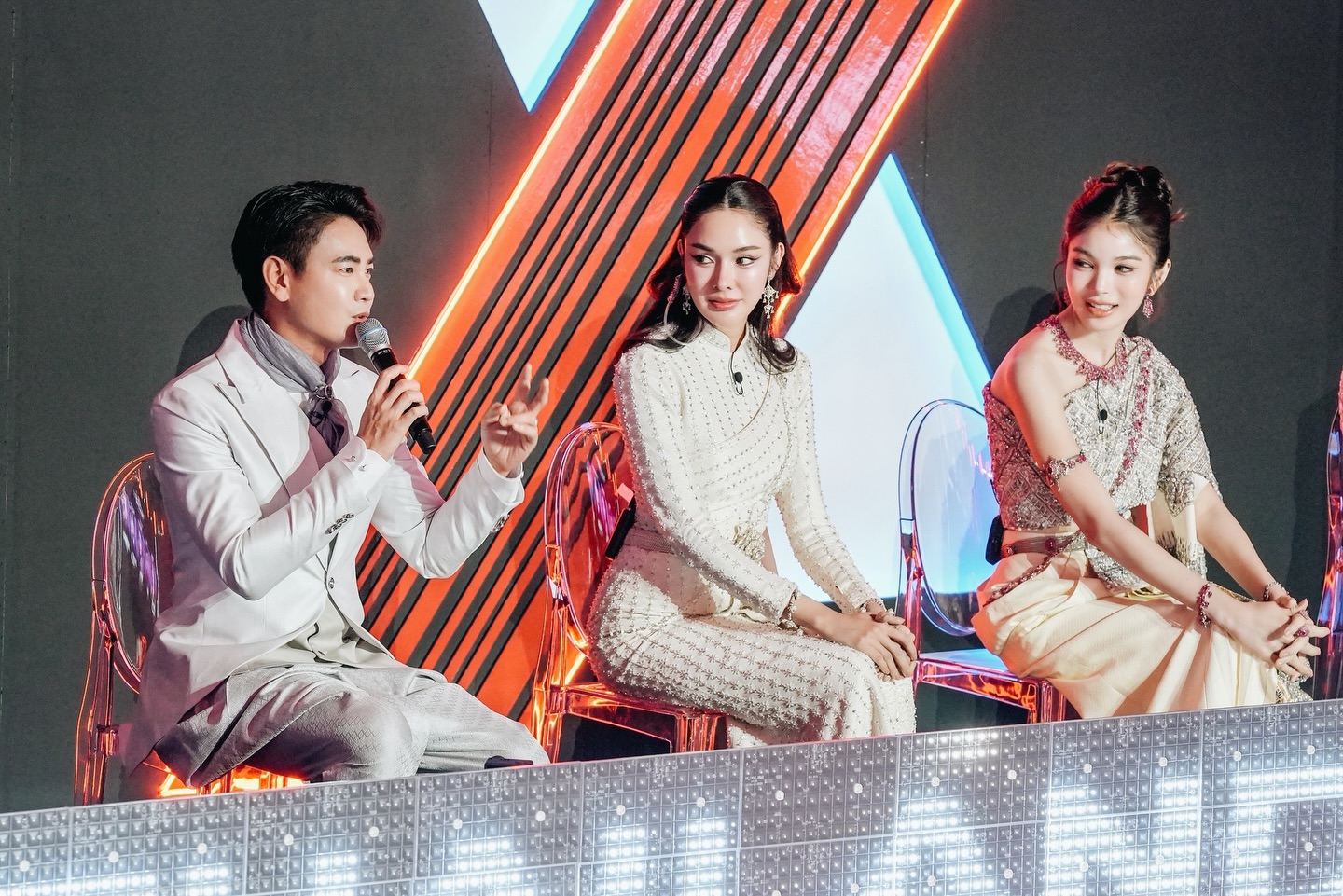 ฟลุค - จิระ ด่านบวรเกียรติ