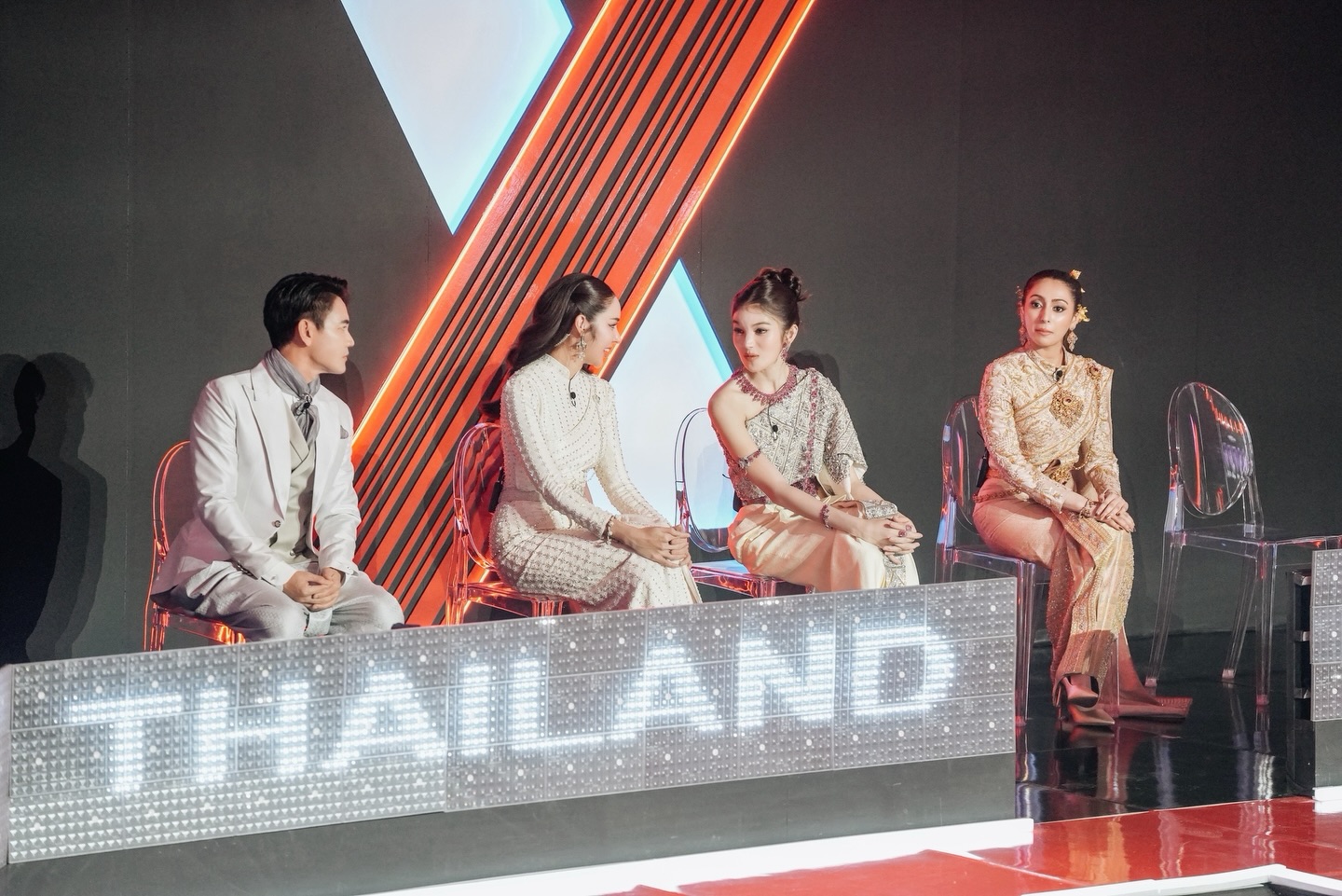 ฟลุค - จิระ ด่านบวรเกียรติ