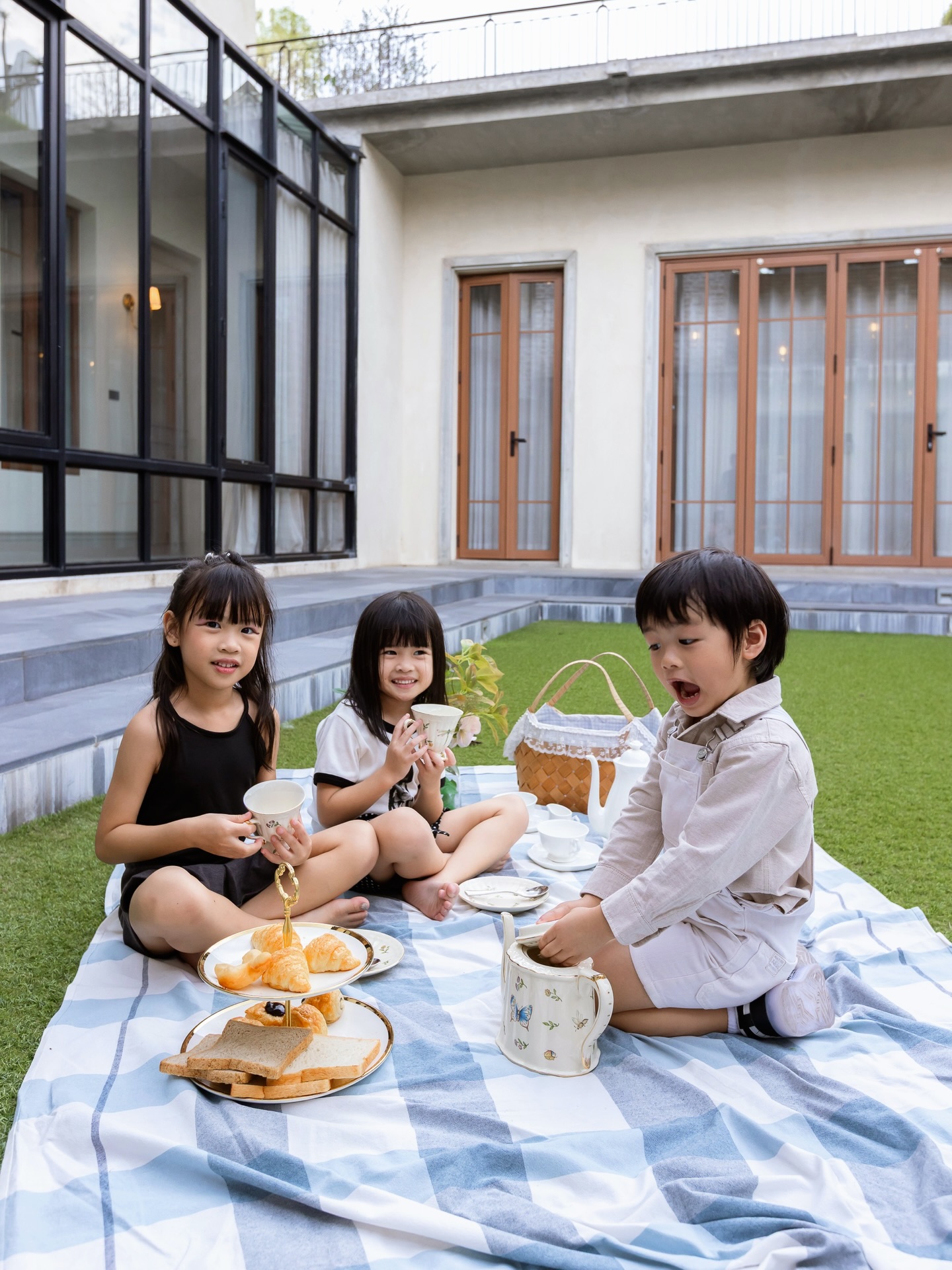 ฟลุค - จิระ ด่านบวรเกียรติ