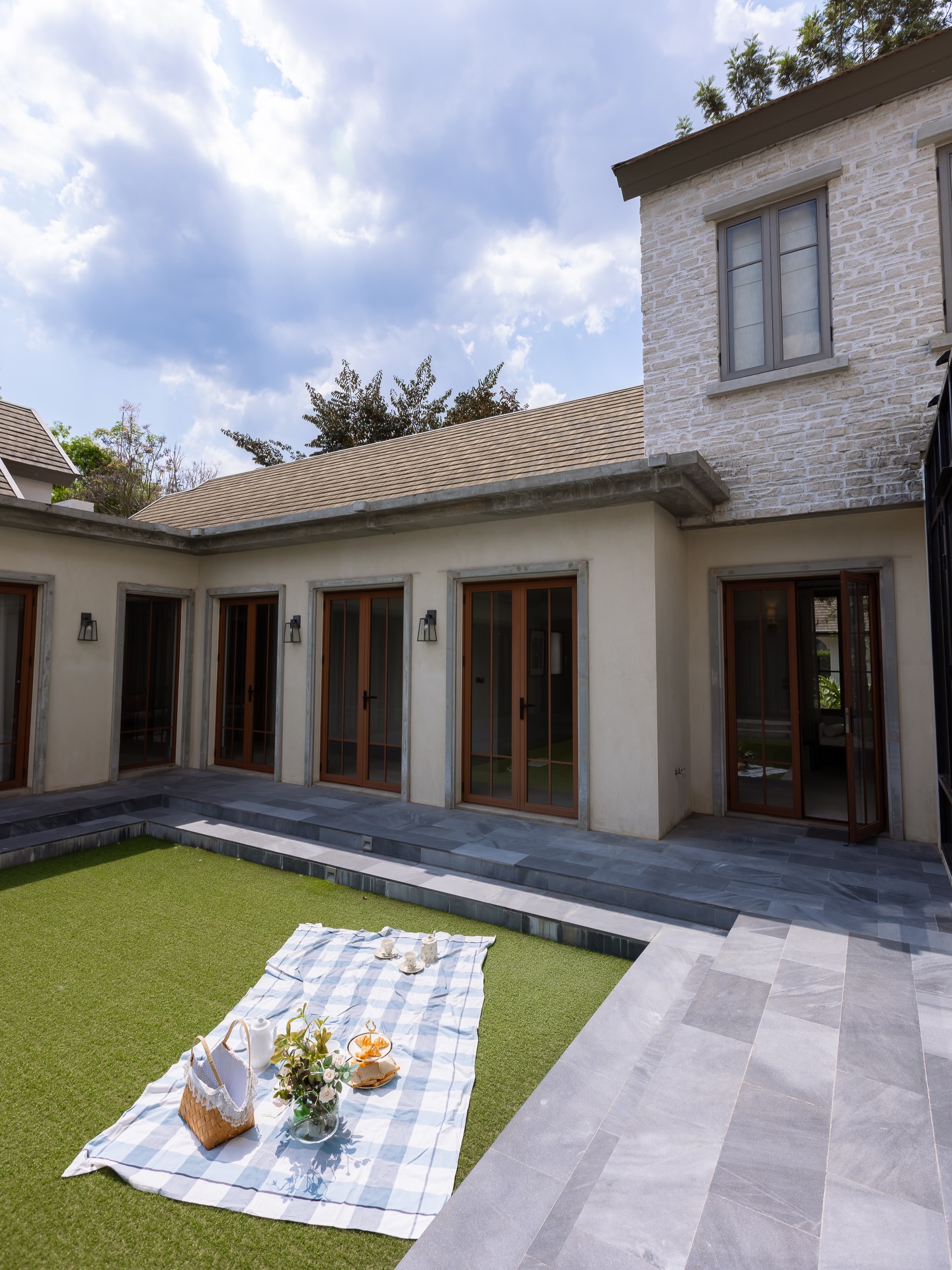 ฟลุค - จิระ ด่านบวรเกียรติ