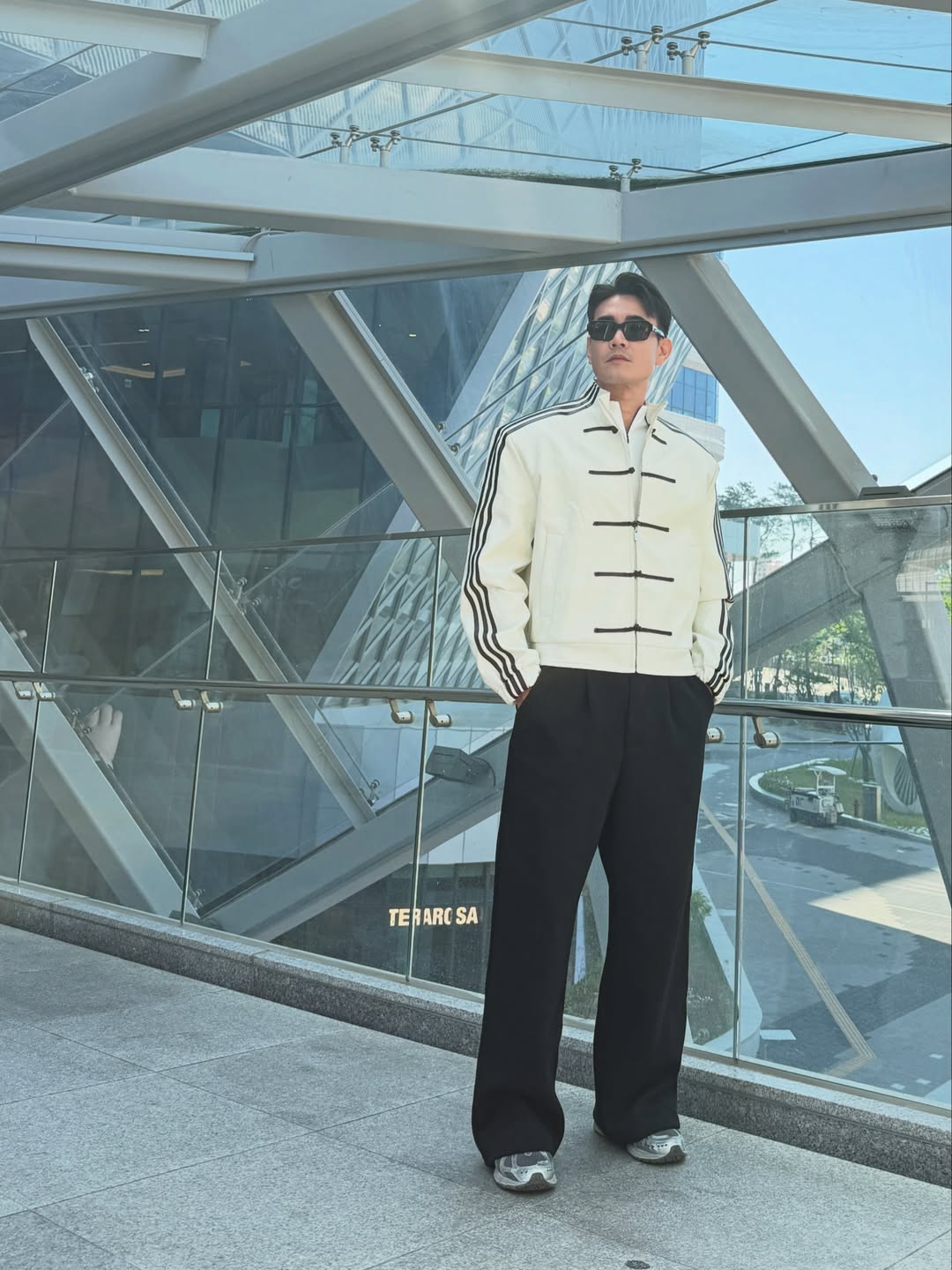 ฟลุค - จิระ ด่านบวรเกียรติ